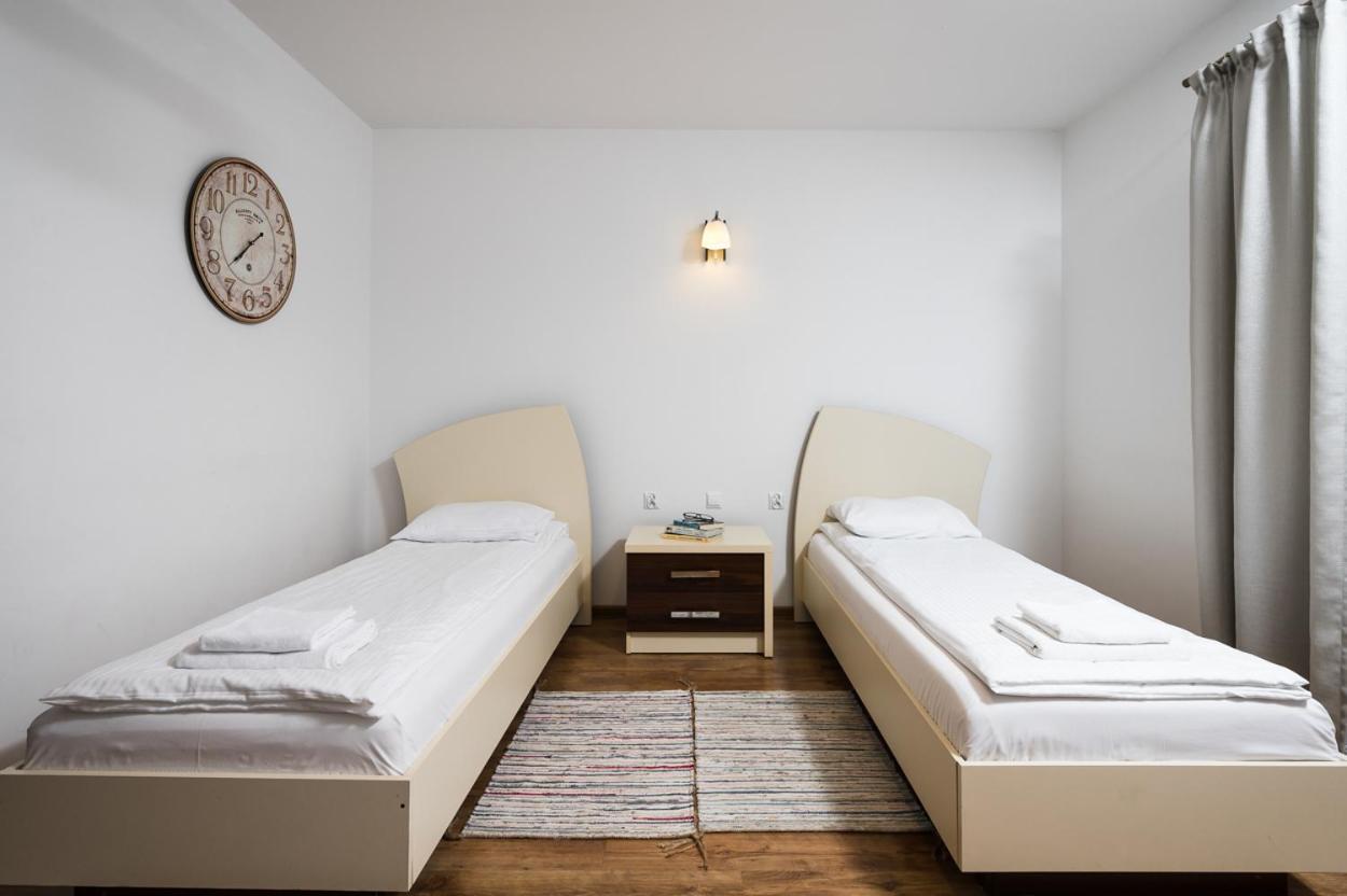 Budget Twin Room - Photo 14
