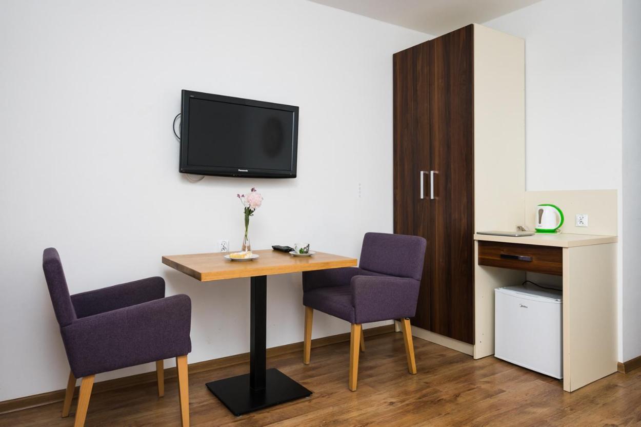 Budget Twin Room - Photo 19