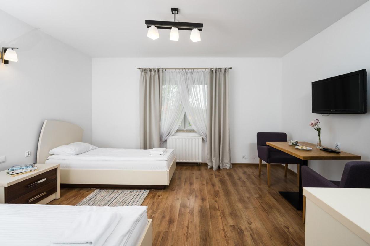 Budget Twin Room - Photo 3
