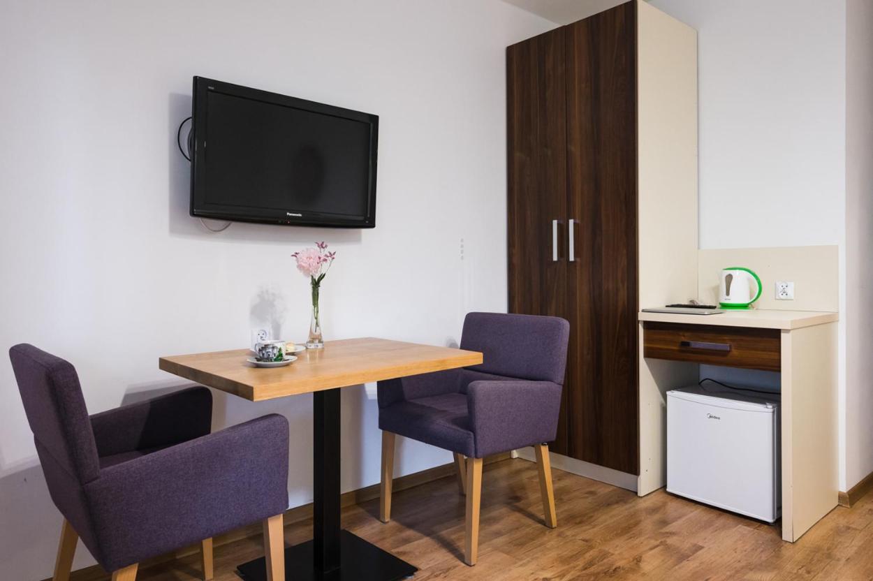 Budget Twin Room - Photo 4