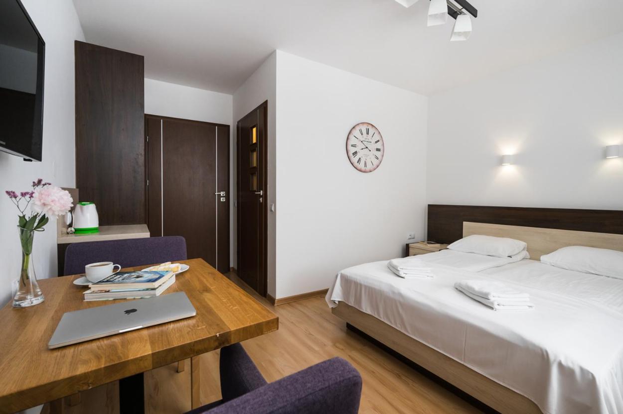 Budget Double Room - Photo 6
