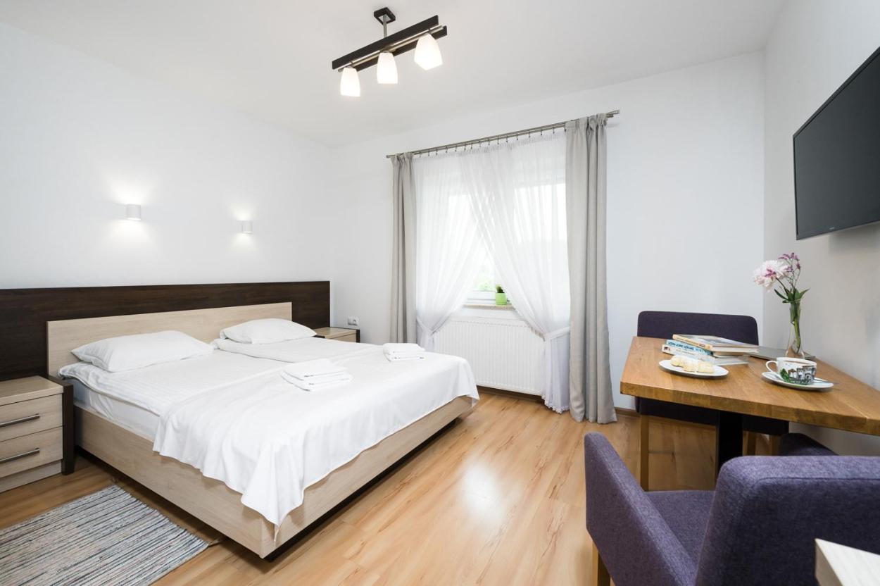 Budget Double Room - Photo 5
