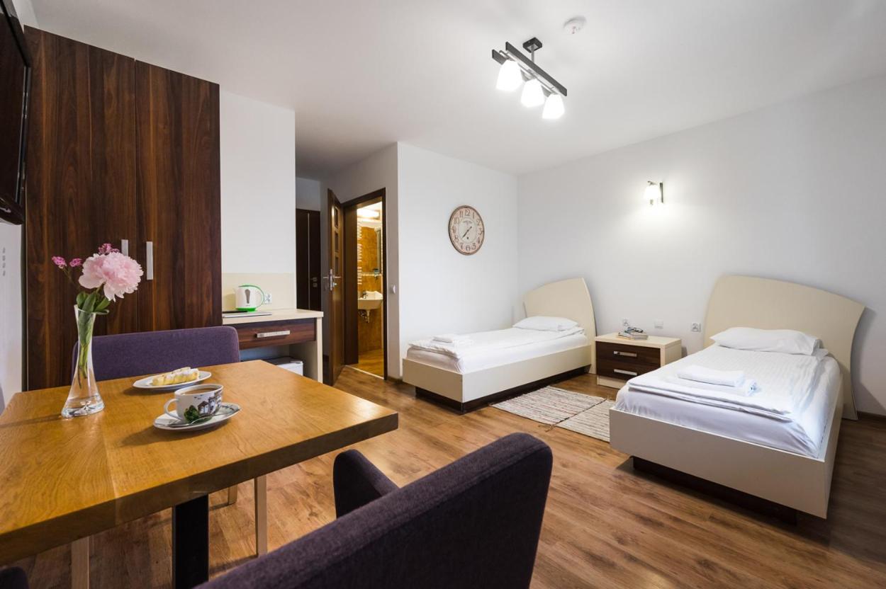 Budget Twin Room - Photo 5