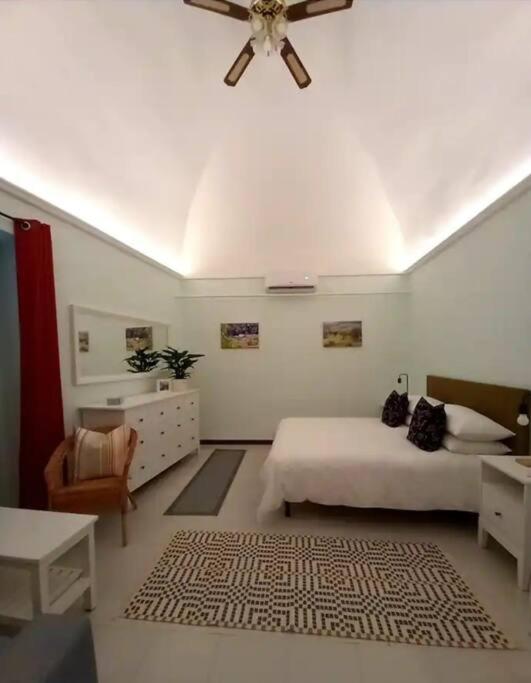 One-Bedroom House photo 1