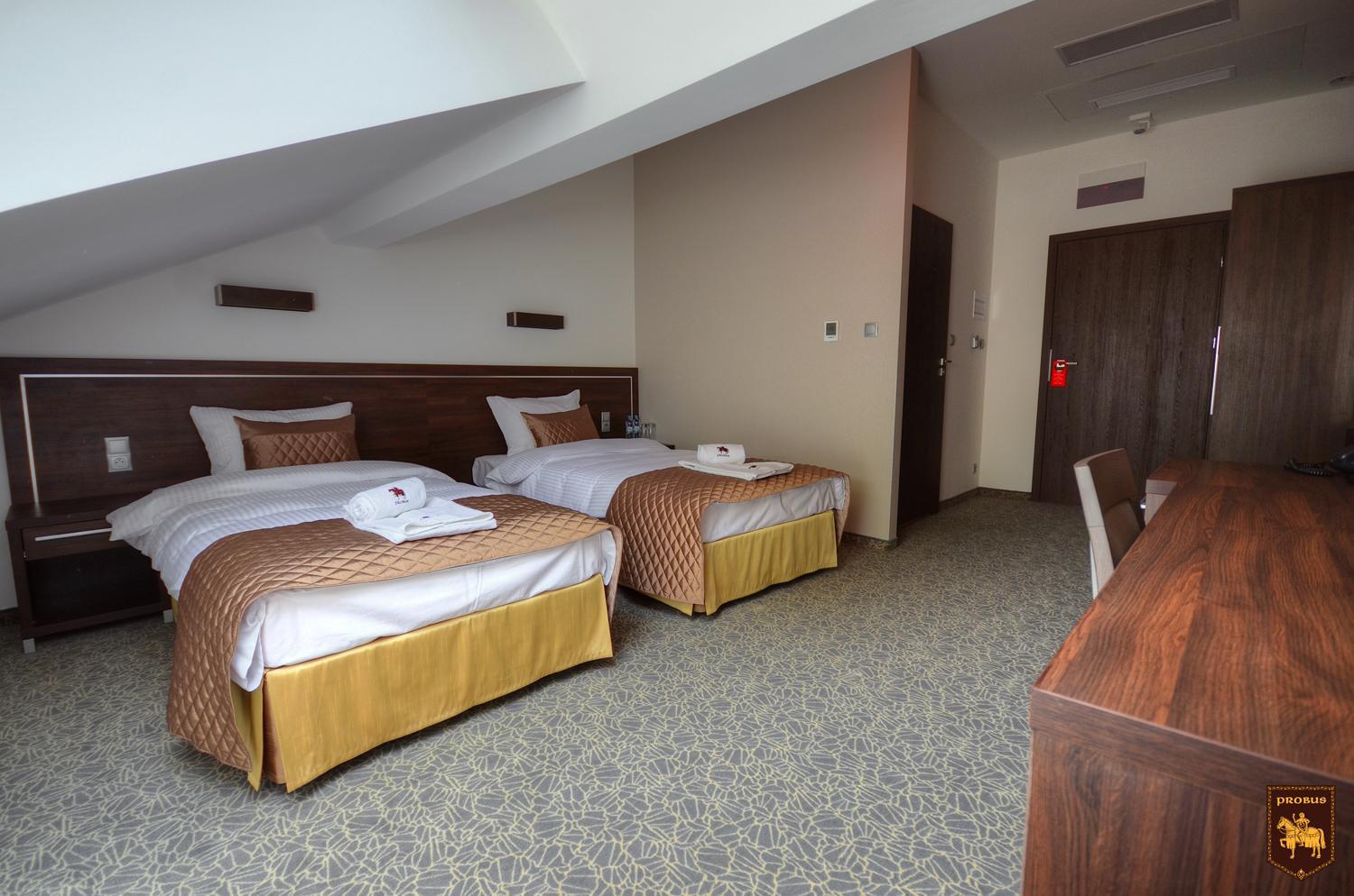 Twin Room with Bathroom - Photo 3