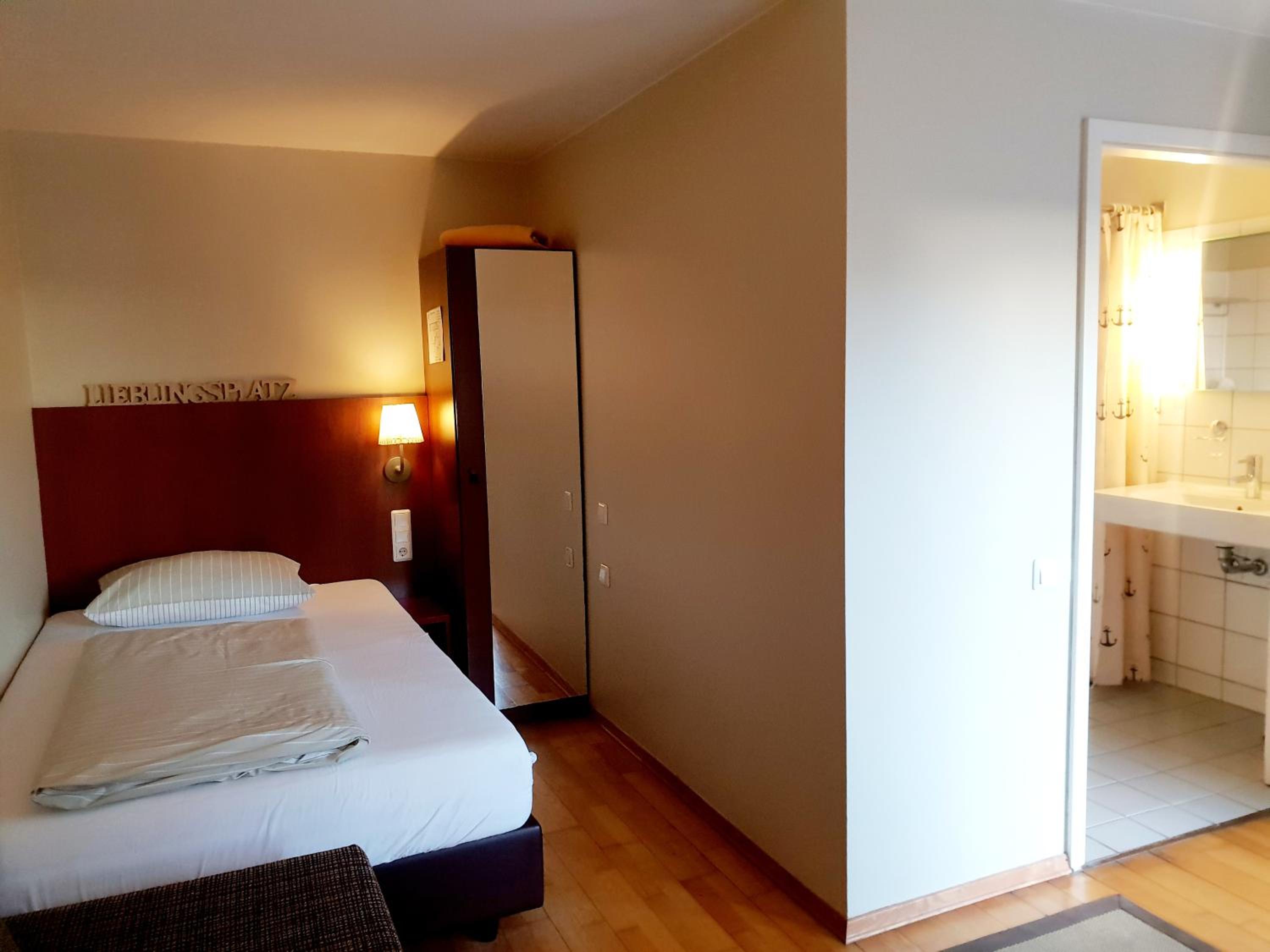 Twin Room - Disability Access photo 1