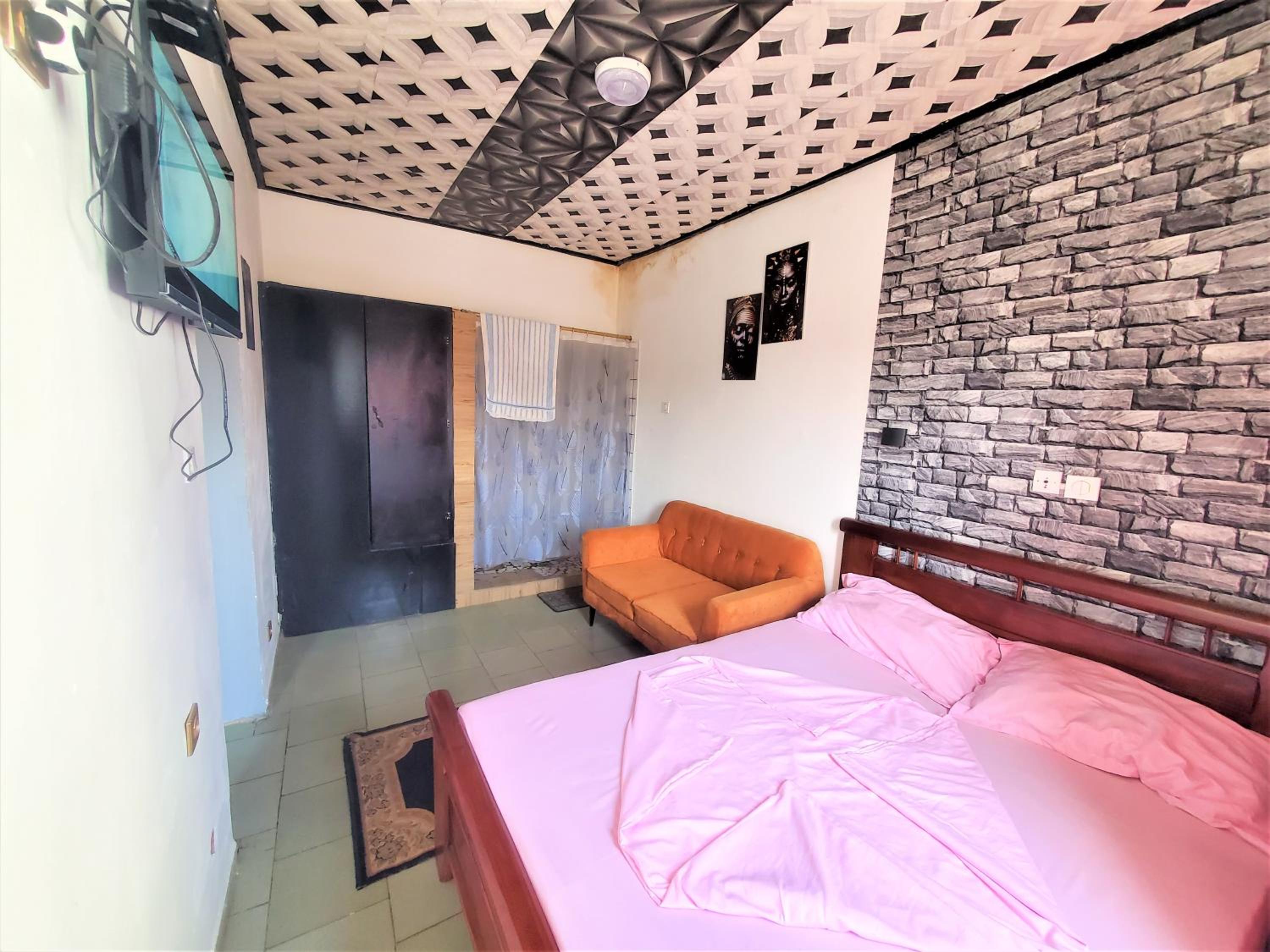One-Bedroom Apartment photo 2