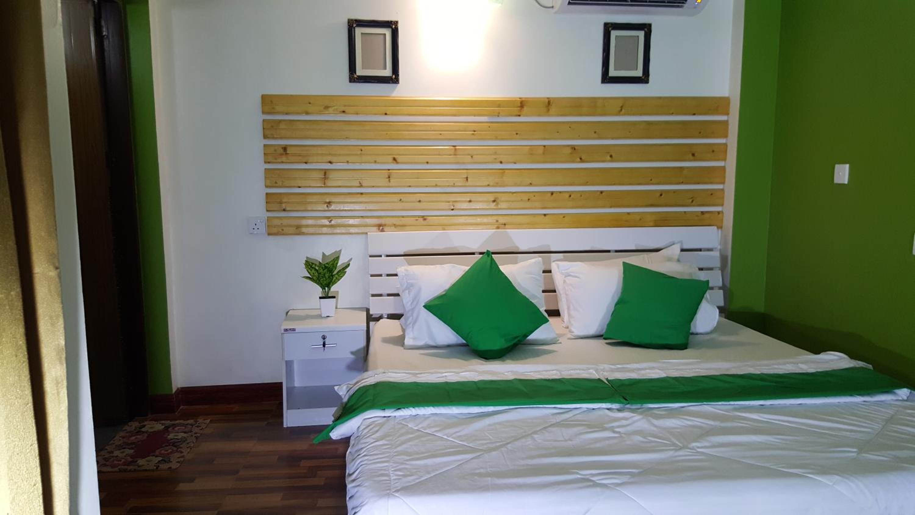 Double Room - Photo 7