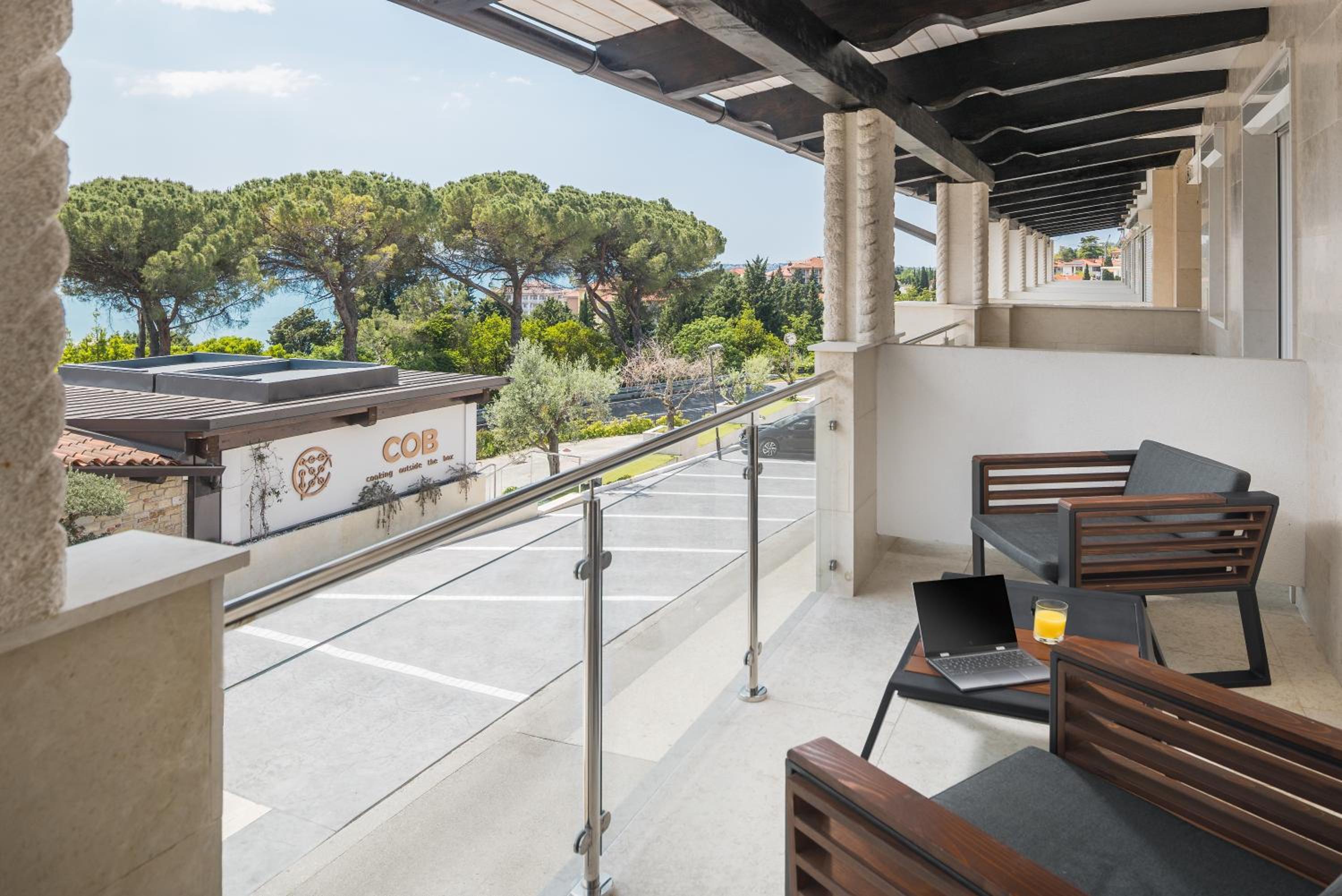 Deluxe Double Room with Balcony and Sea View photo 2