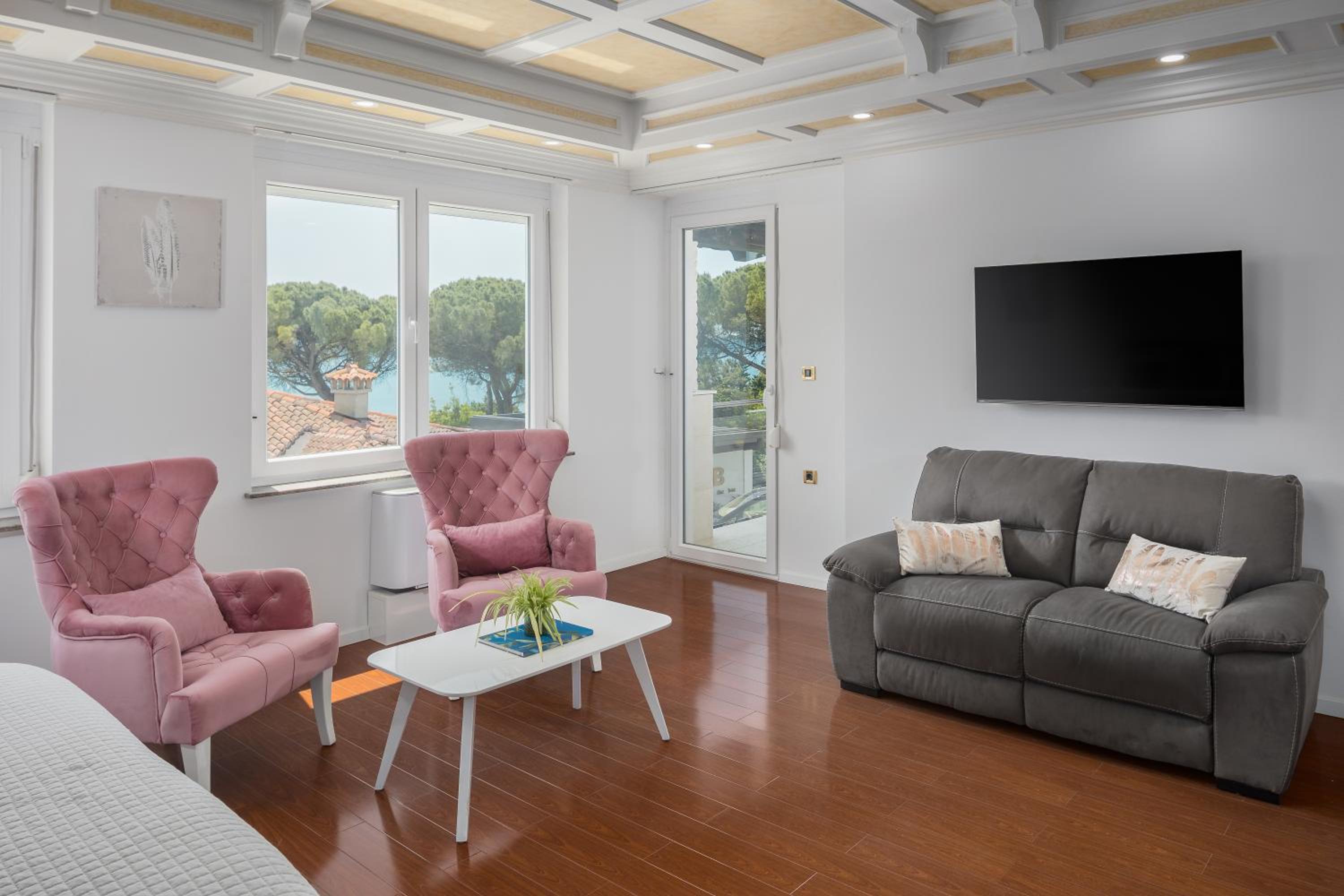 Deluxe Double Room with Balcony and Sea View photo 3
