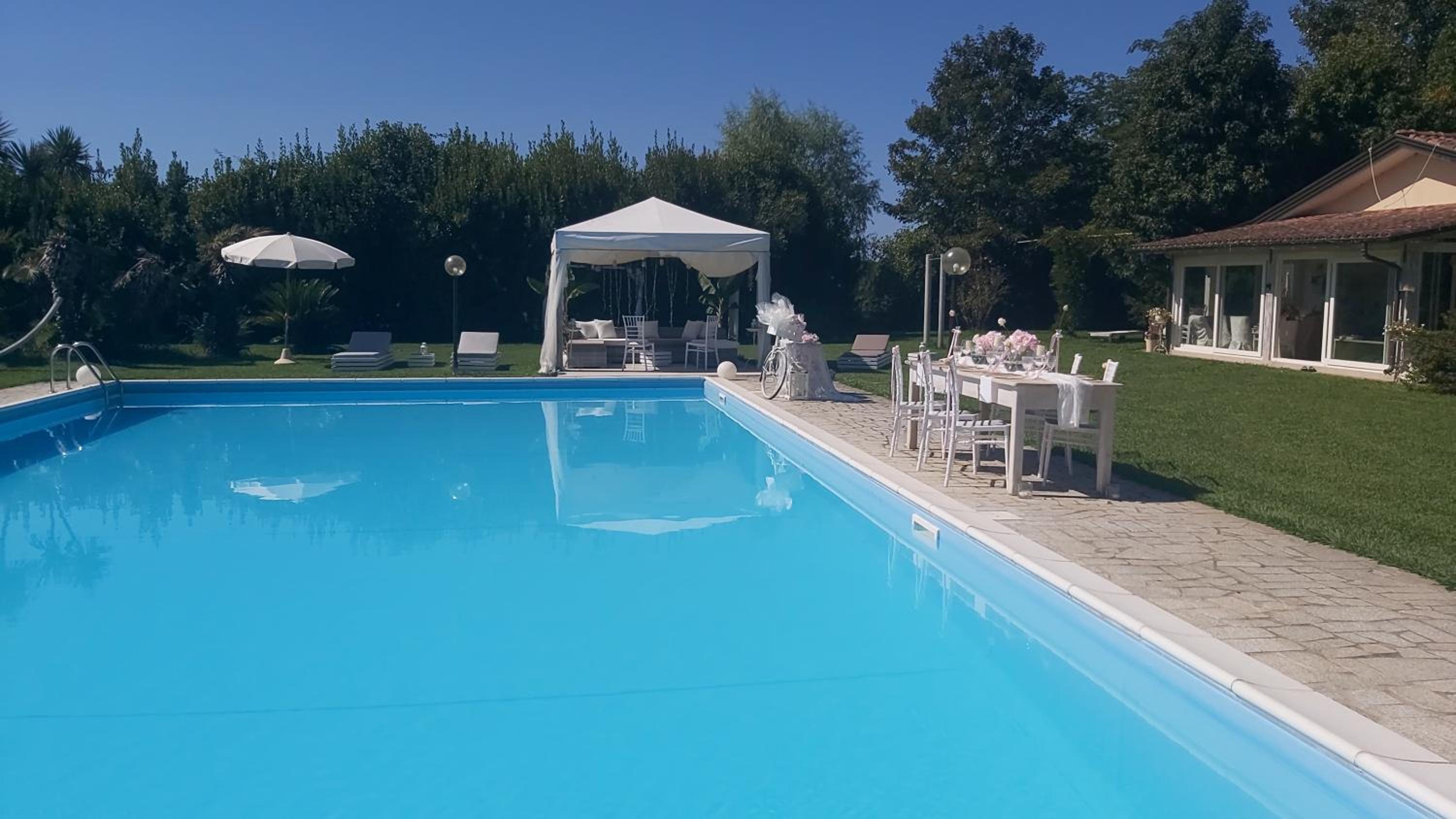 Apartment with Pool View  photo 3