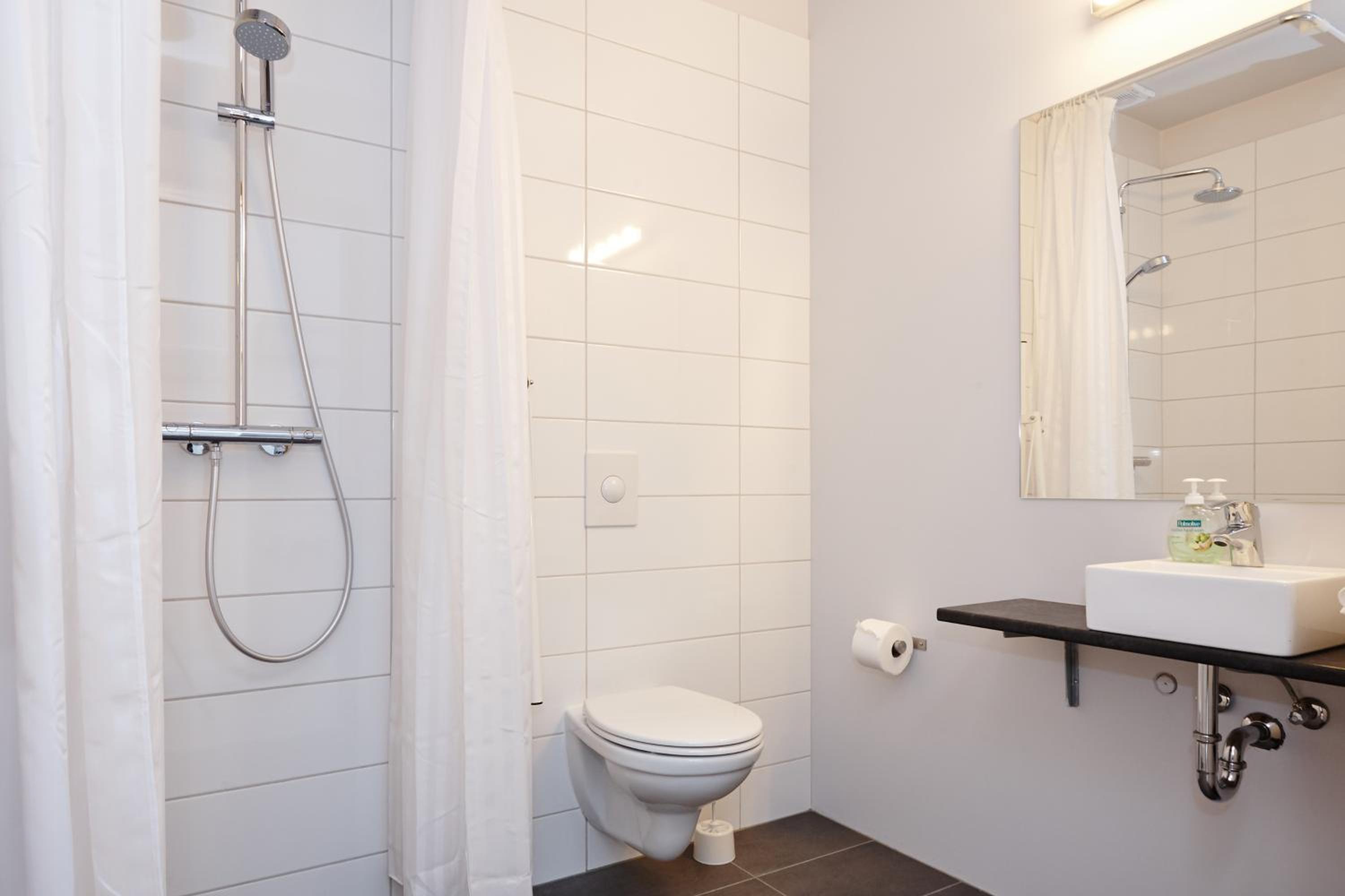 Twin Room - Disability Access photo 2
