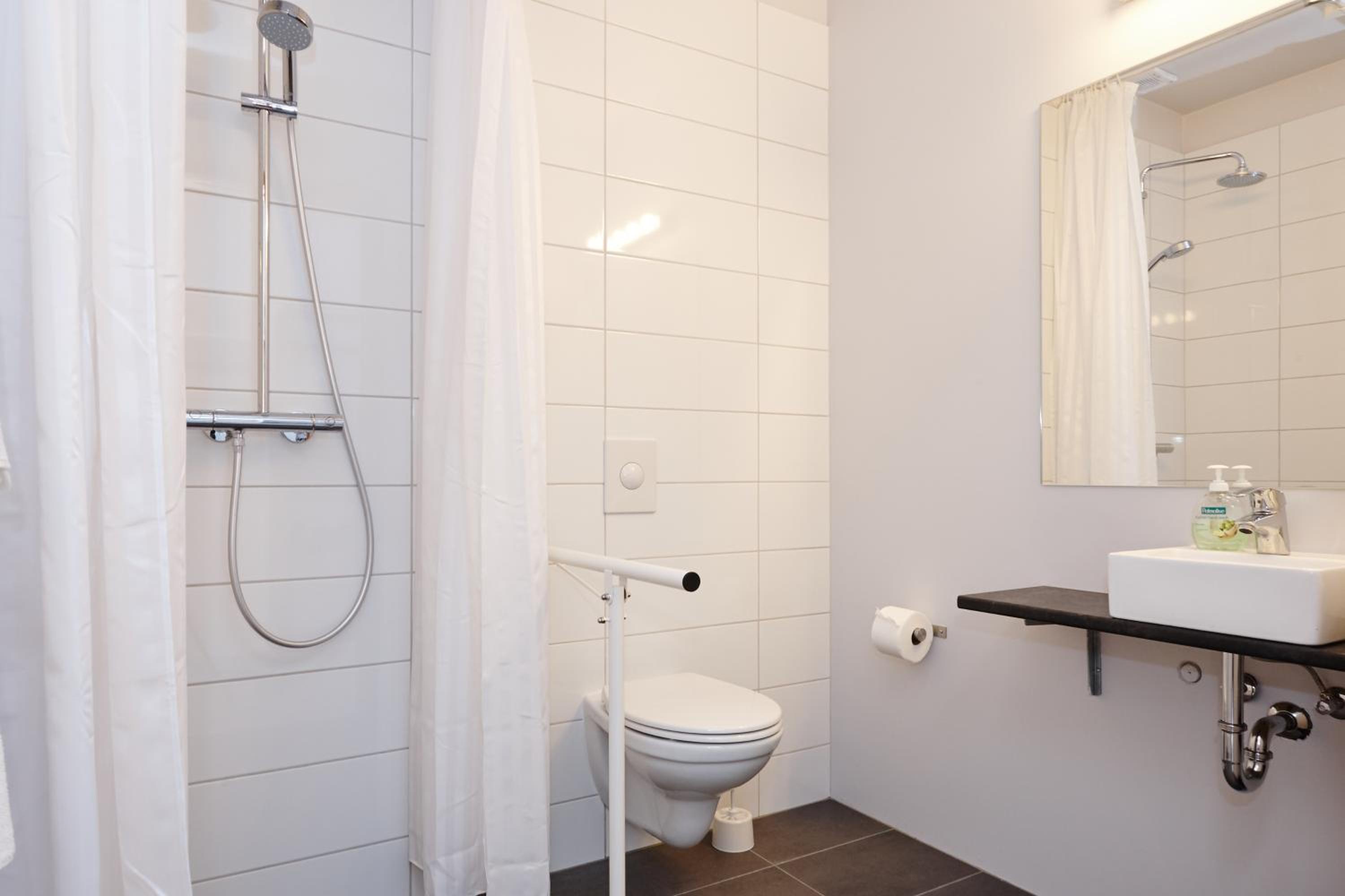 Twin Room - Disability Access photo 1
