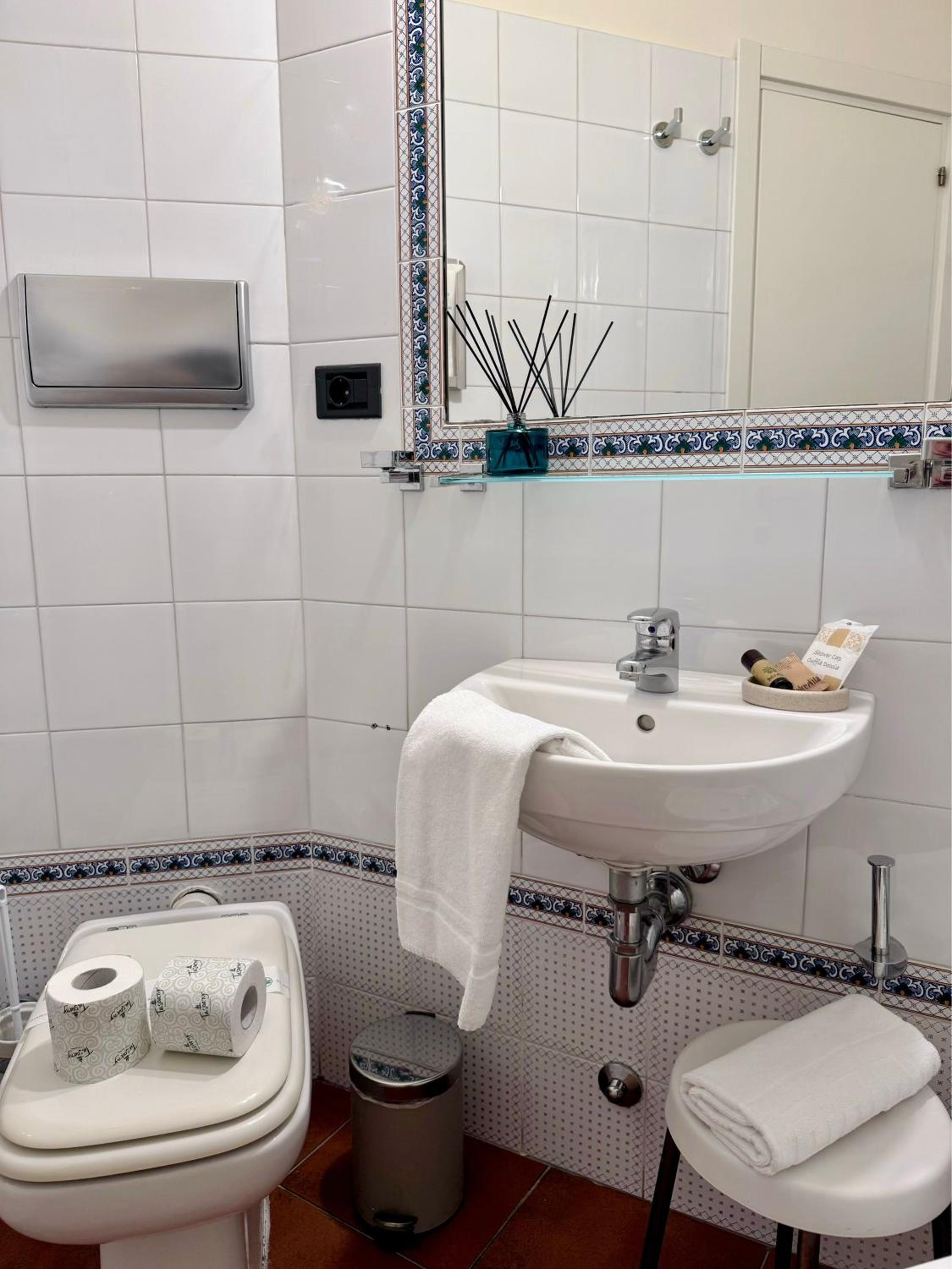 Single Room photo 3
