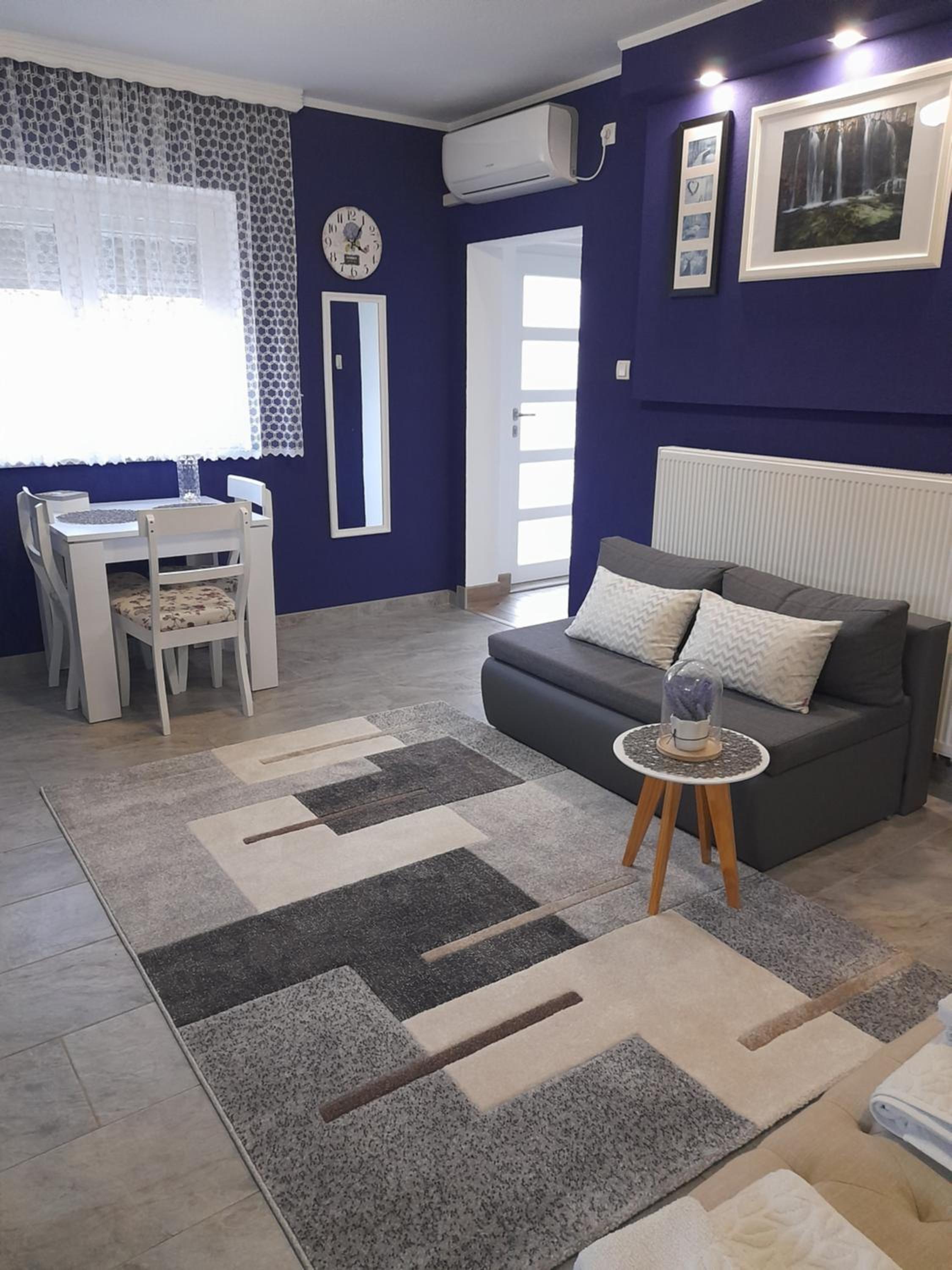 One-Bedroom Apartment - Photo 37