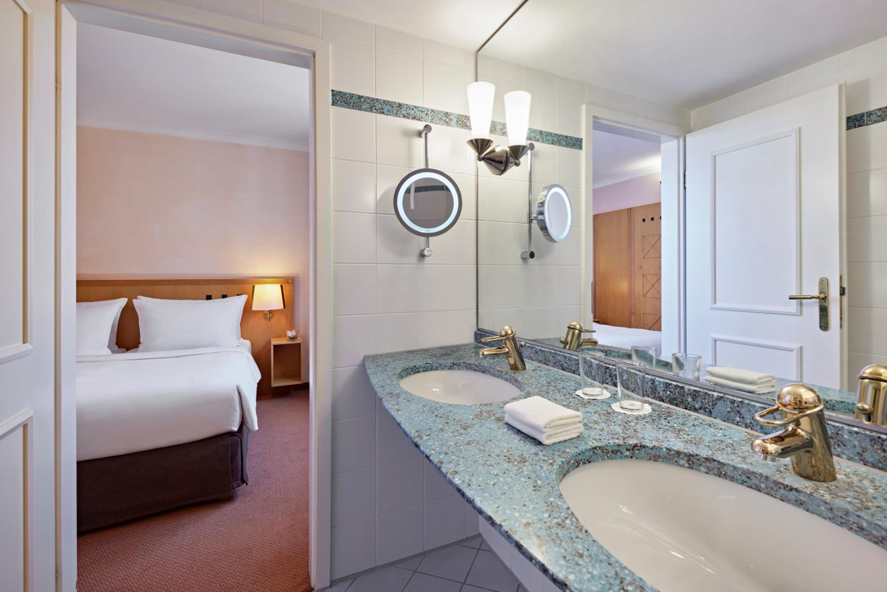 Two-Bedroom Suite with Balcony - Photo 2