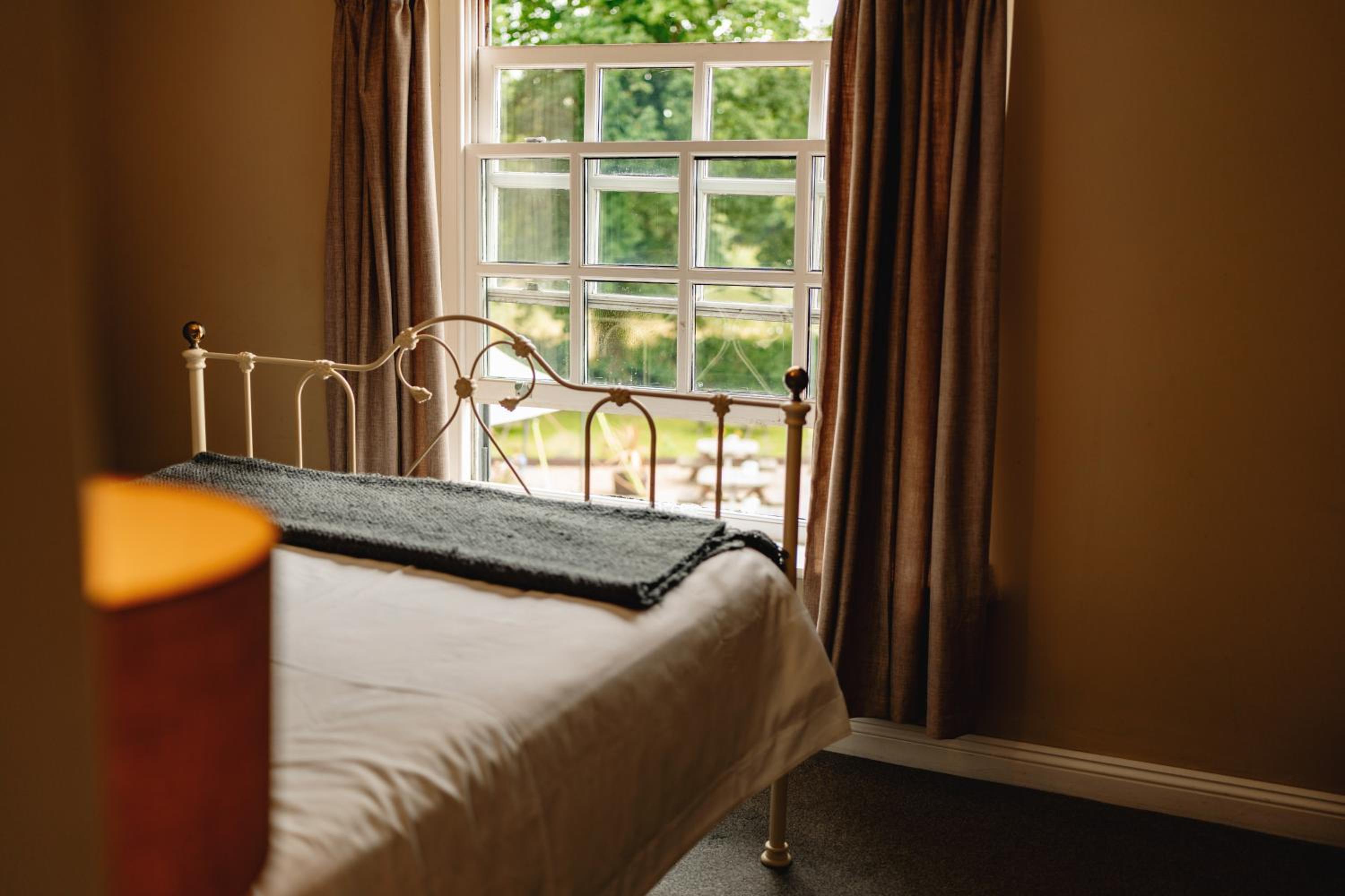 Deluxe King Room - Photo 7