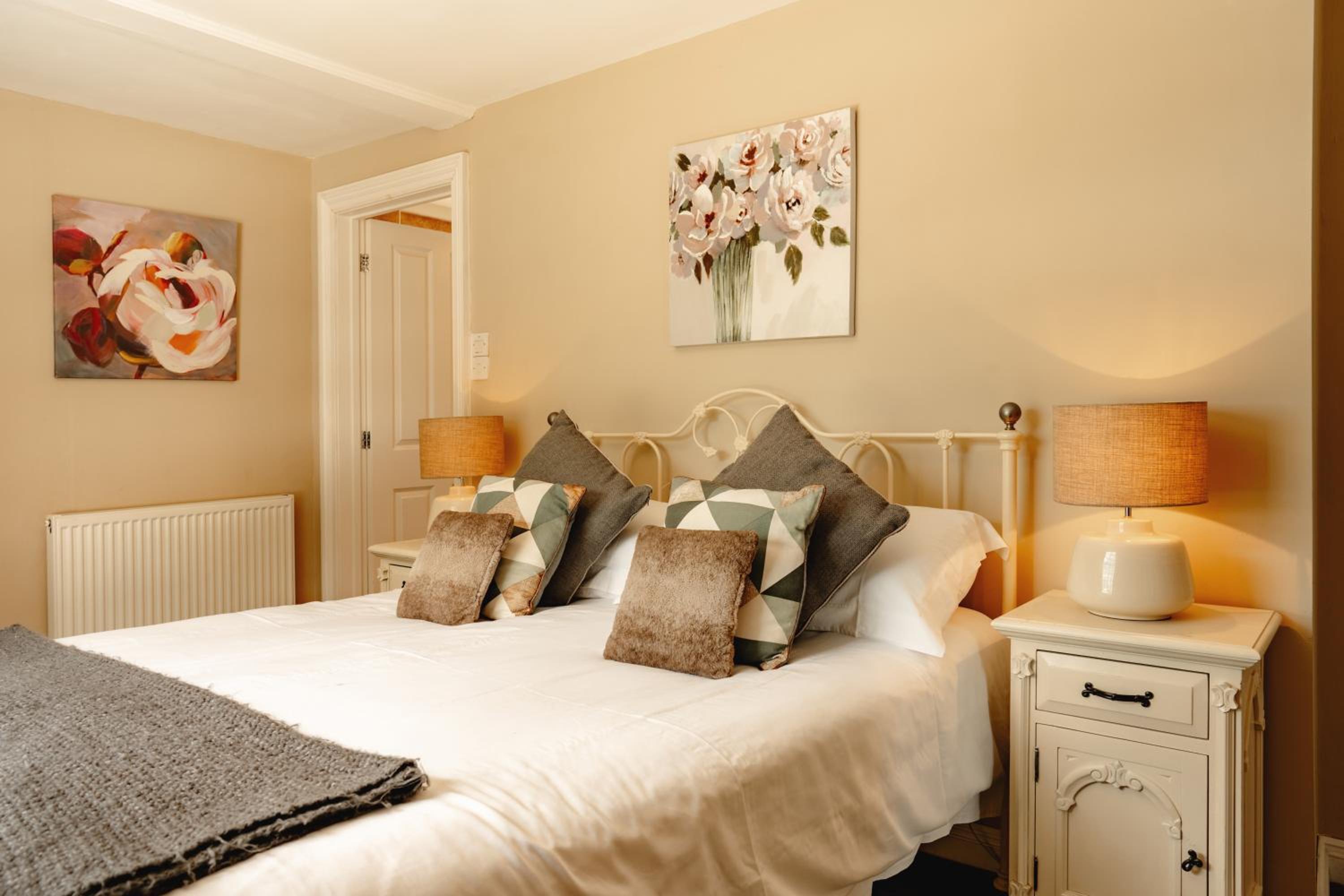Deluxe King Room - Photo 6