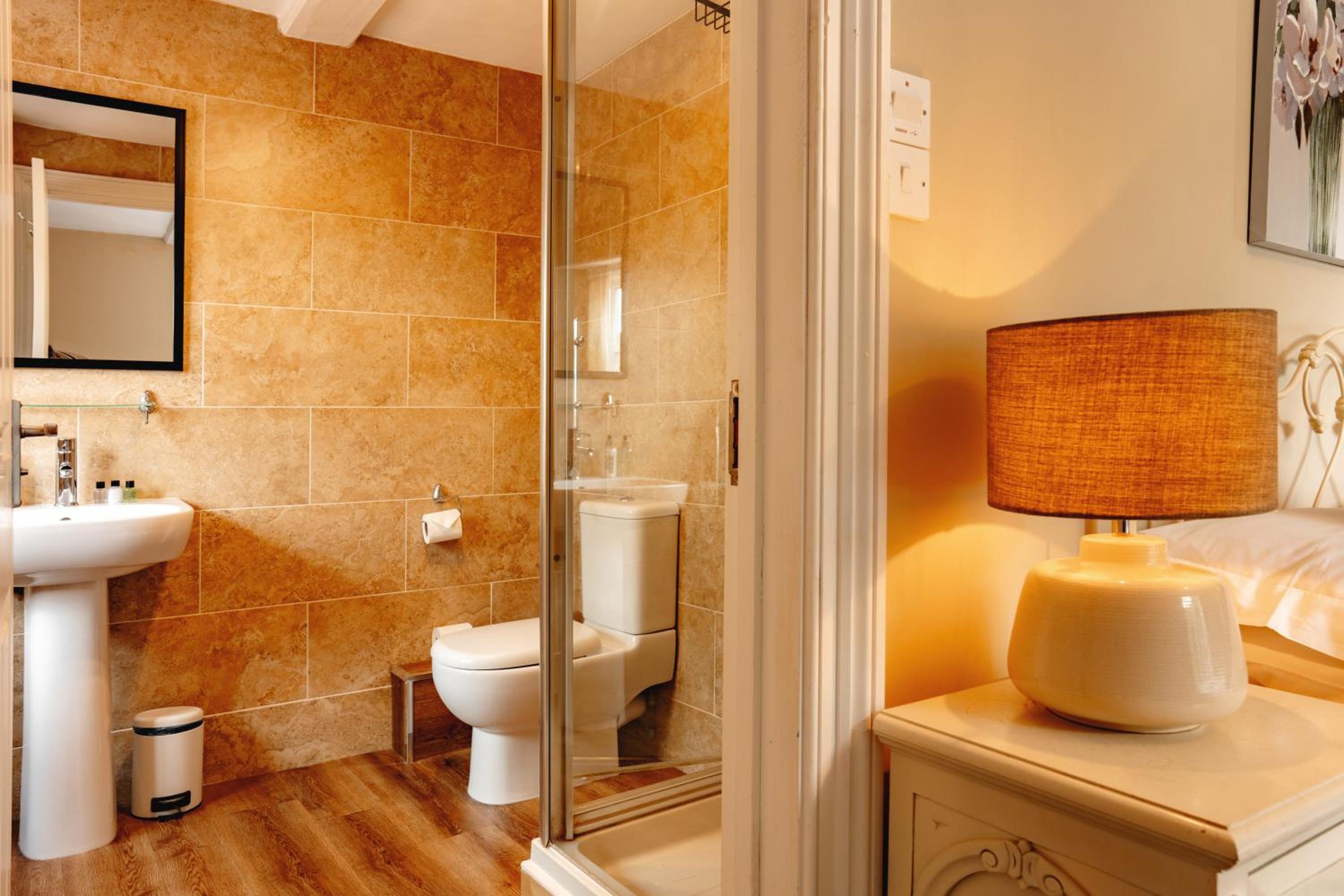 Deluxe King Room - Photo 4