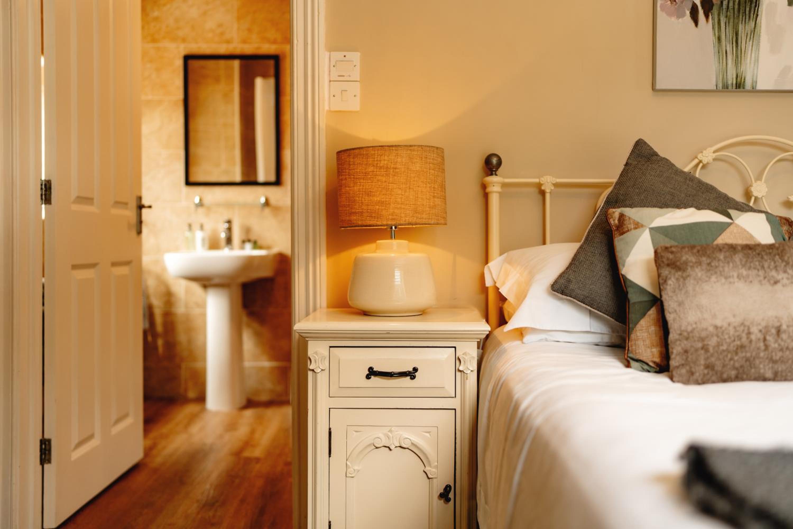 Deluxe King Room - Photo 3
