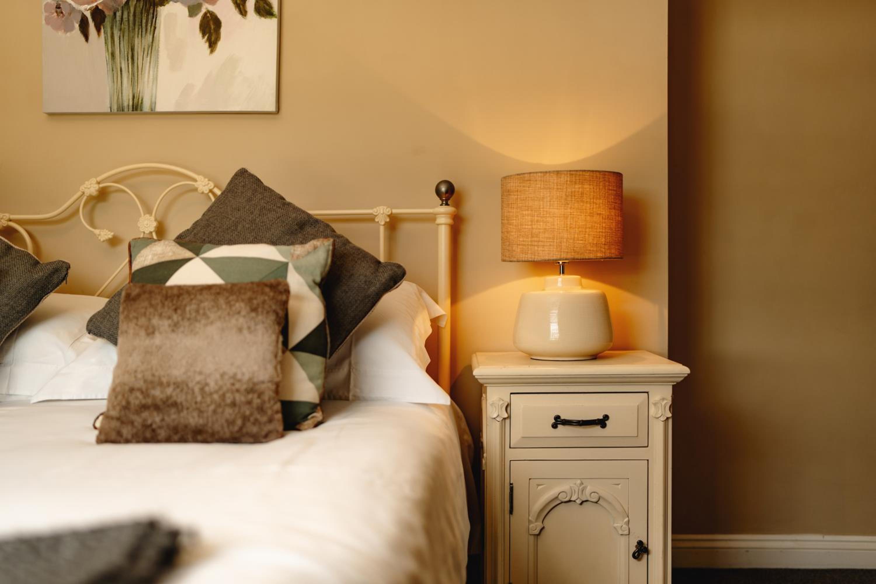Deluxe King Room - Photo 9