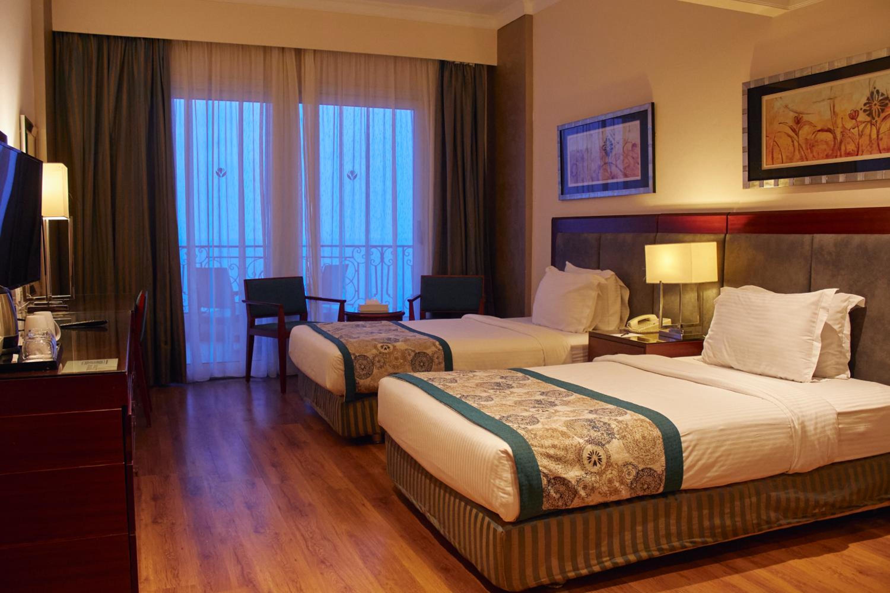 Family Room Sea Front thumbnail 6