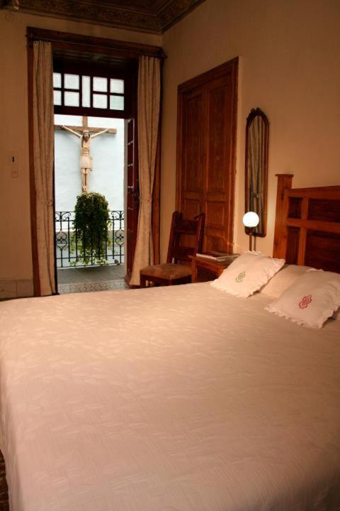 King Suite with Balcony - Photo 8