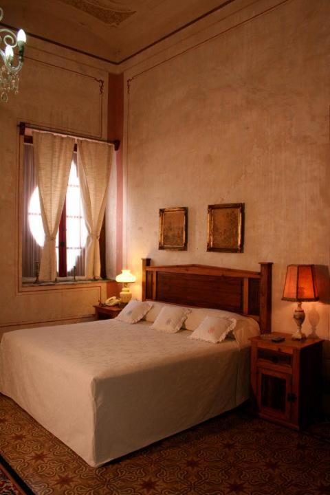 King Suite with Balcony - Photo 1