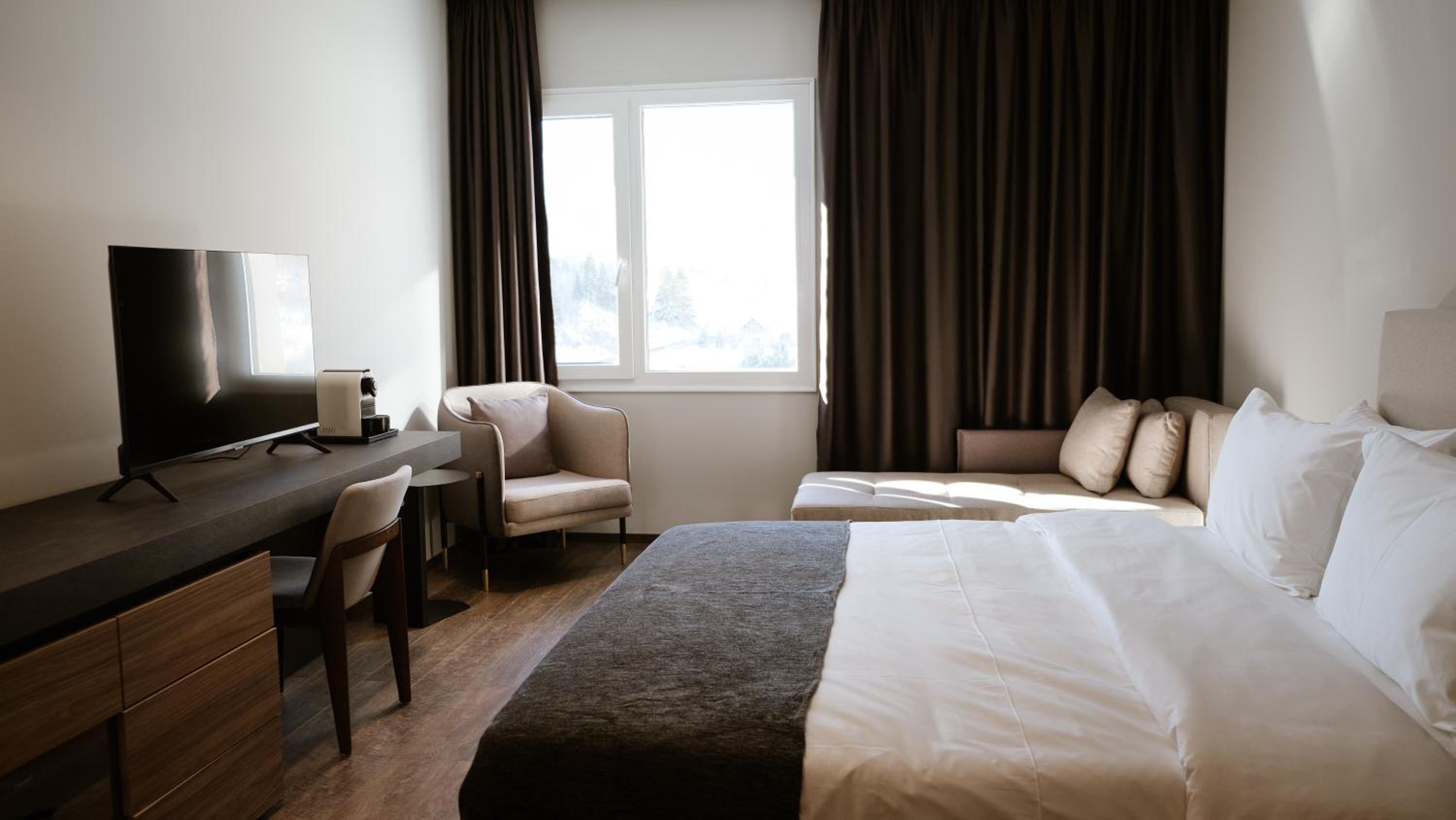 Deluxe King Room photo 2