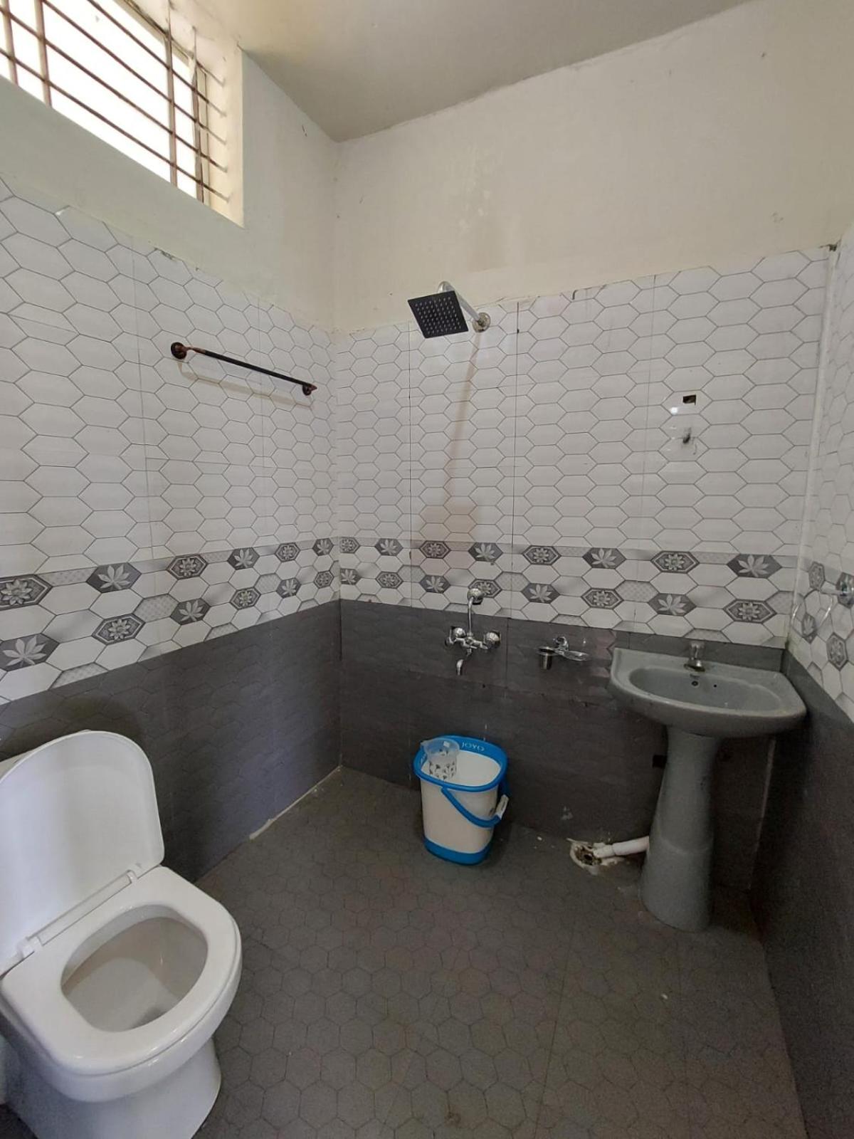 Family Room With Private Bathroom photo 3