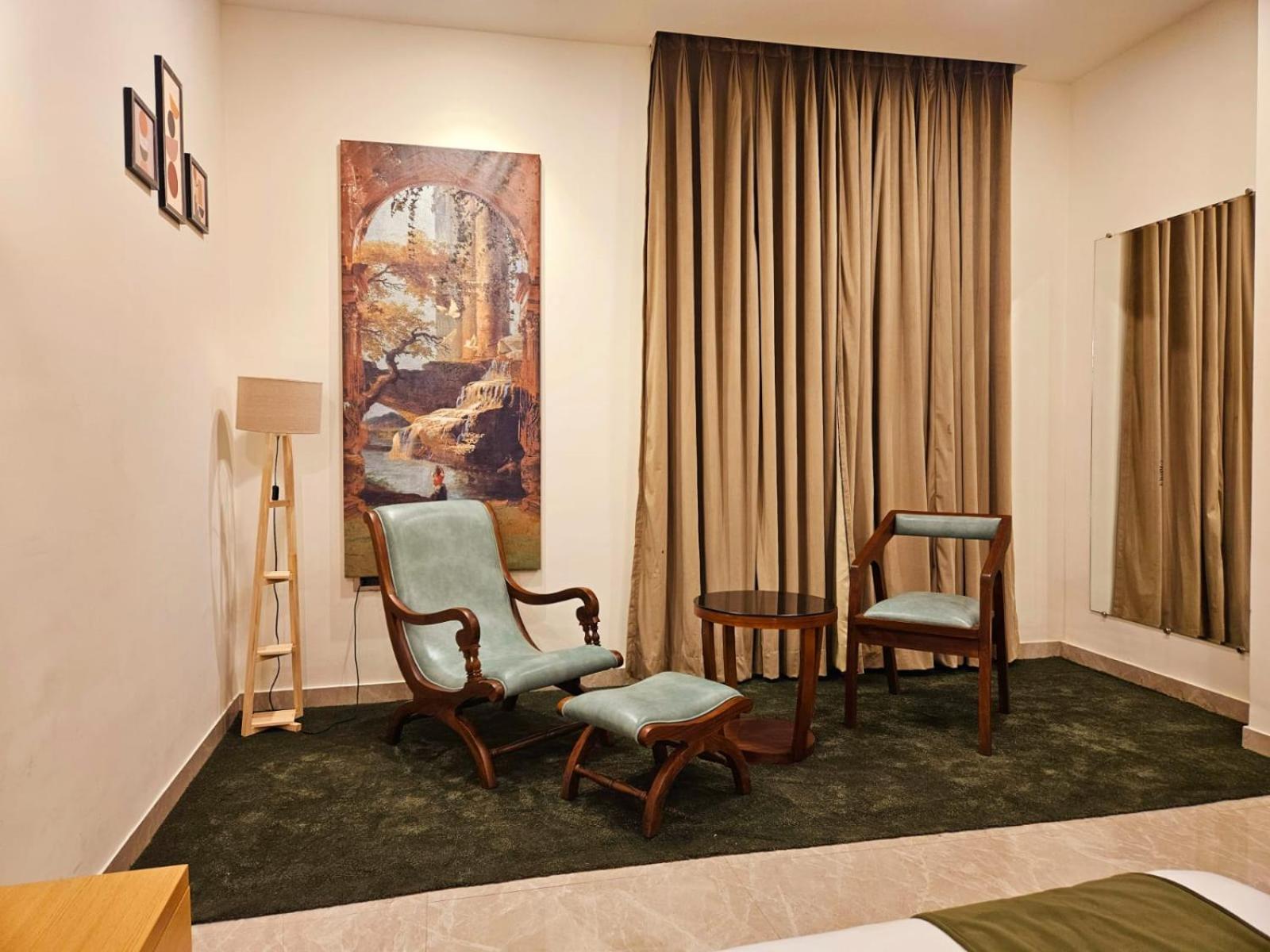 Suite - Photo 9