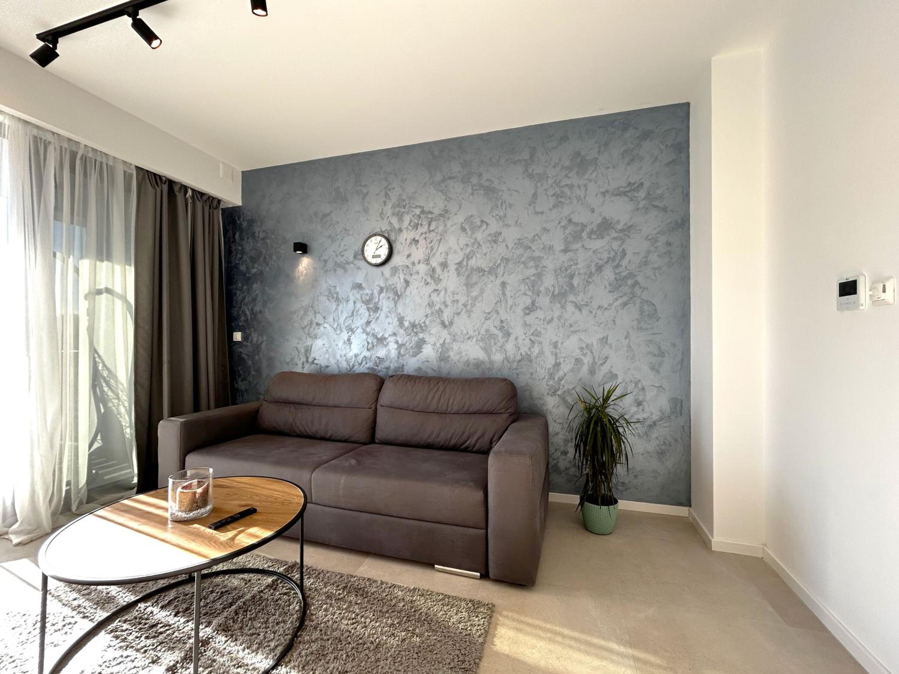 One-Bedroom Apartment photo 1