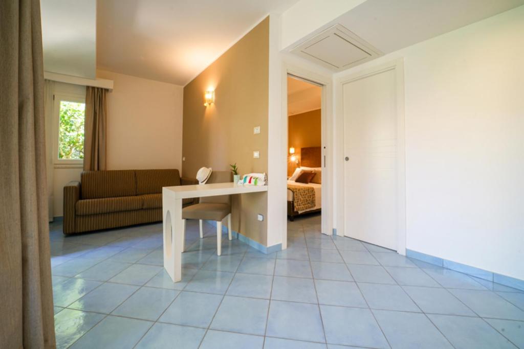Junior Suite with Sea View - Photo 3