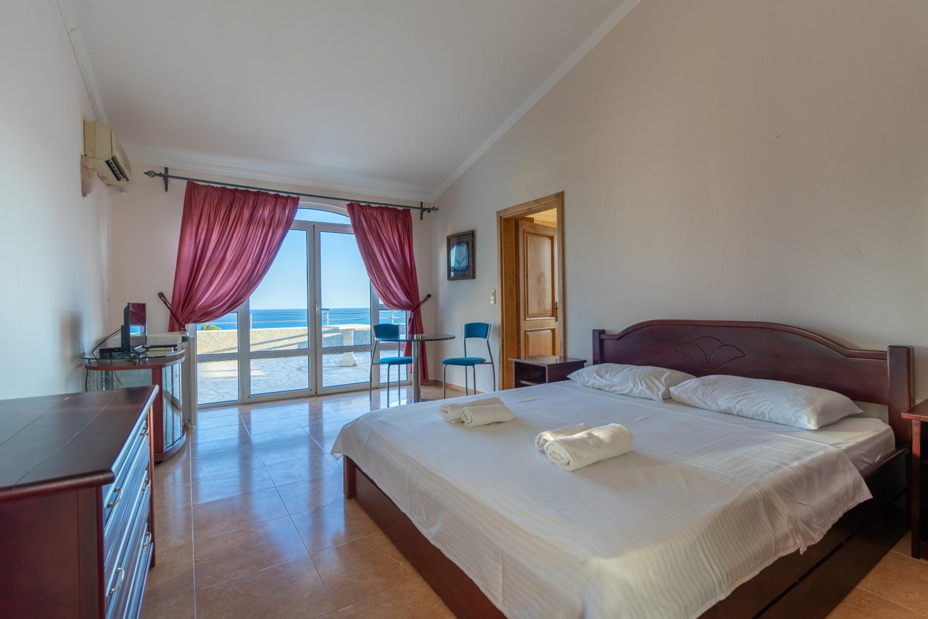 Studio Apartment With Sea View