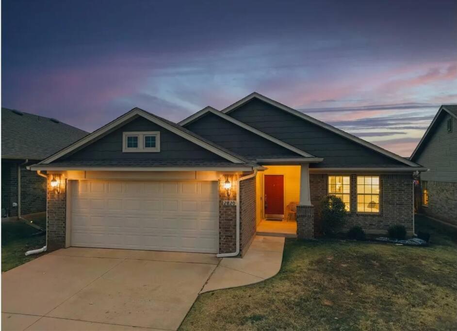 Three-Bedroom House photo 2