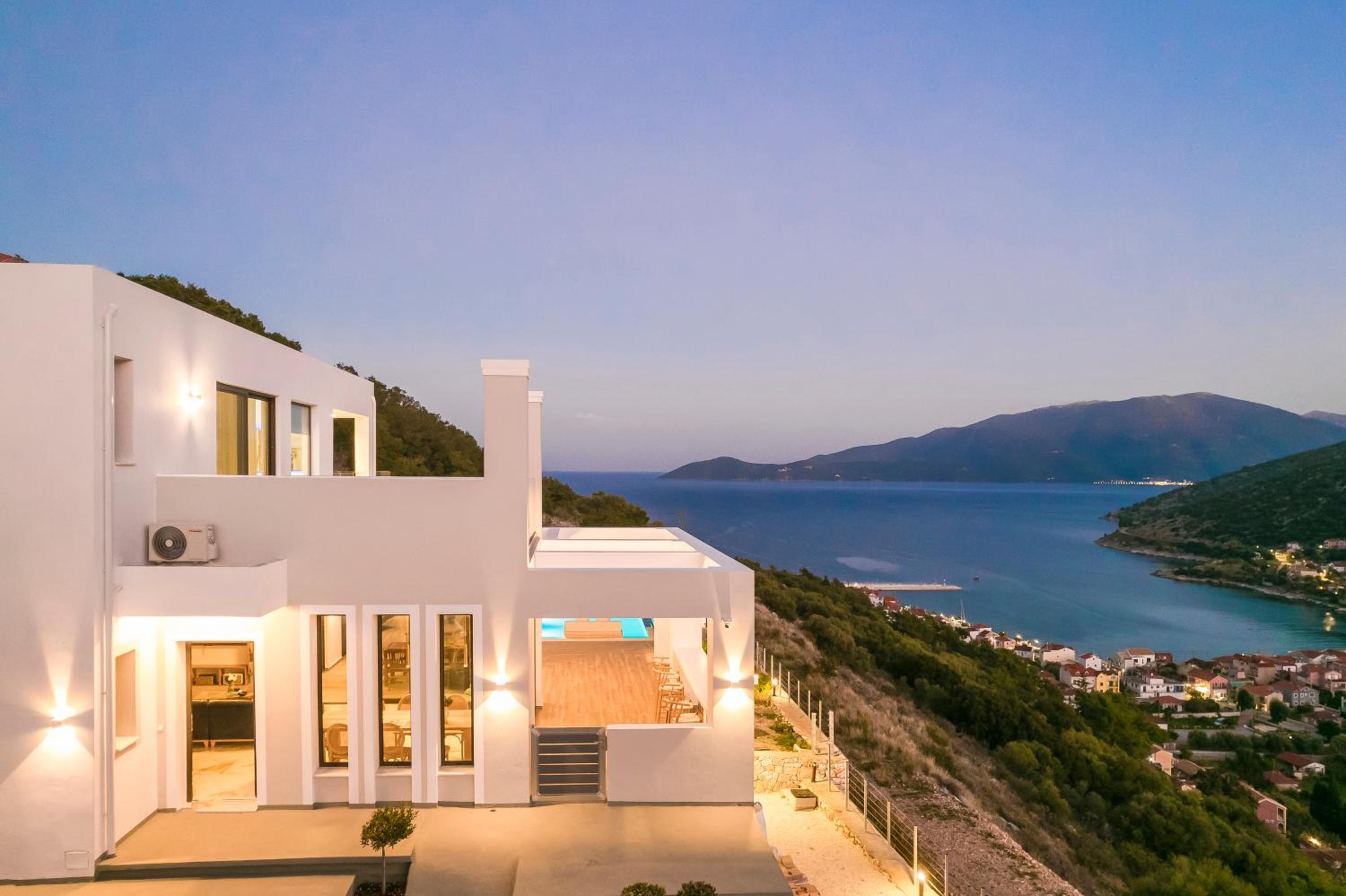 Villa photo 2