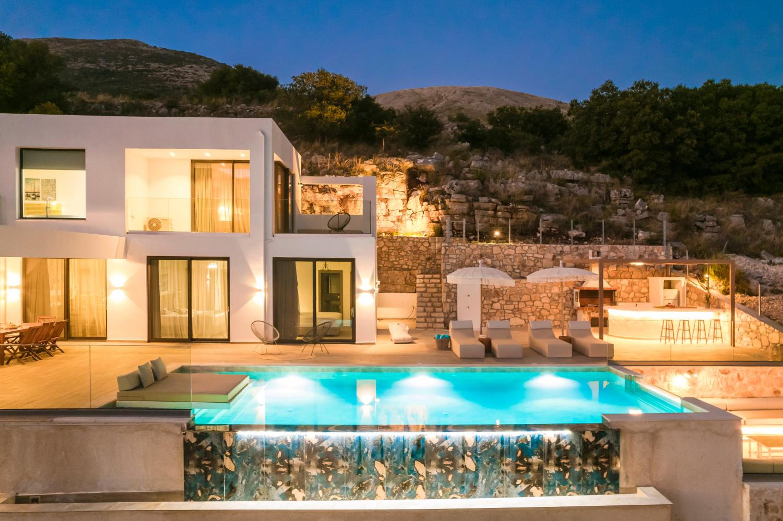 Villa photo 3