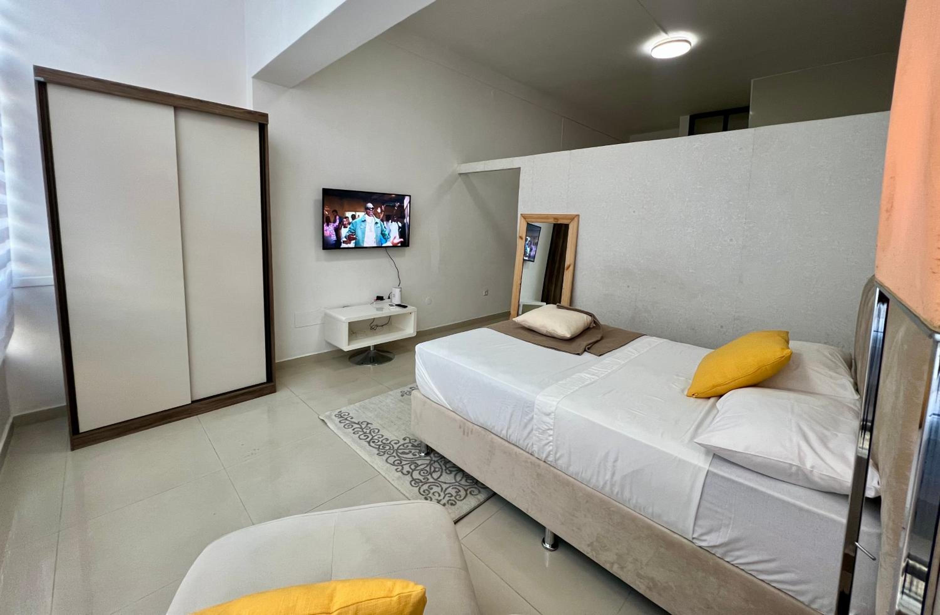 One-Bedroom Apartment photo 2