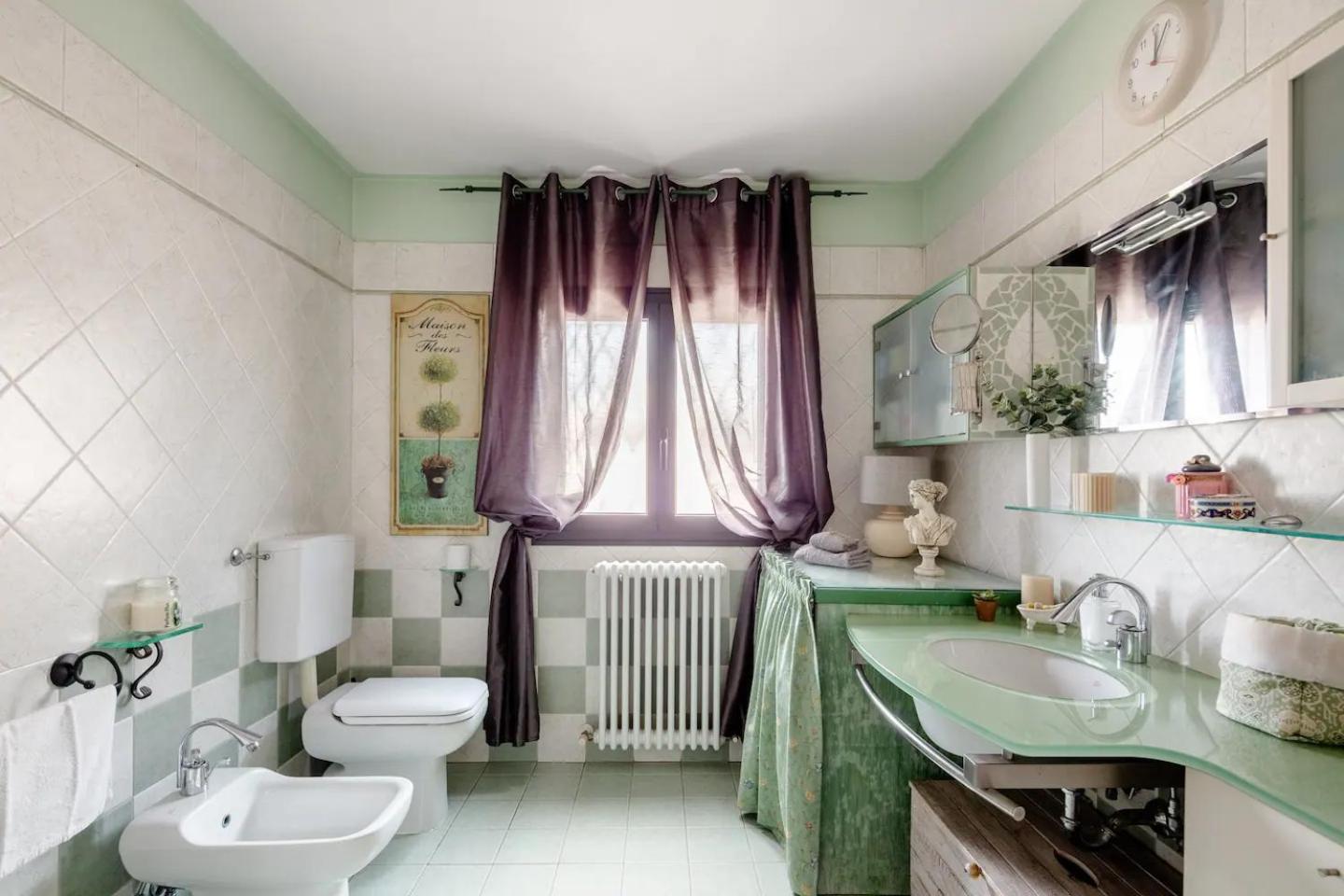 Double Room with Private Bathroom - Photo 10