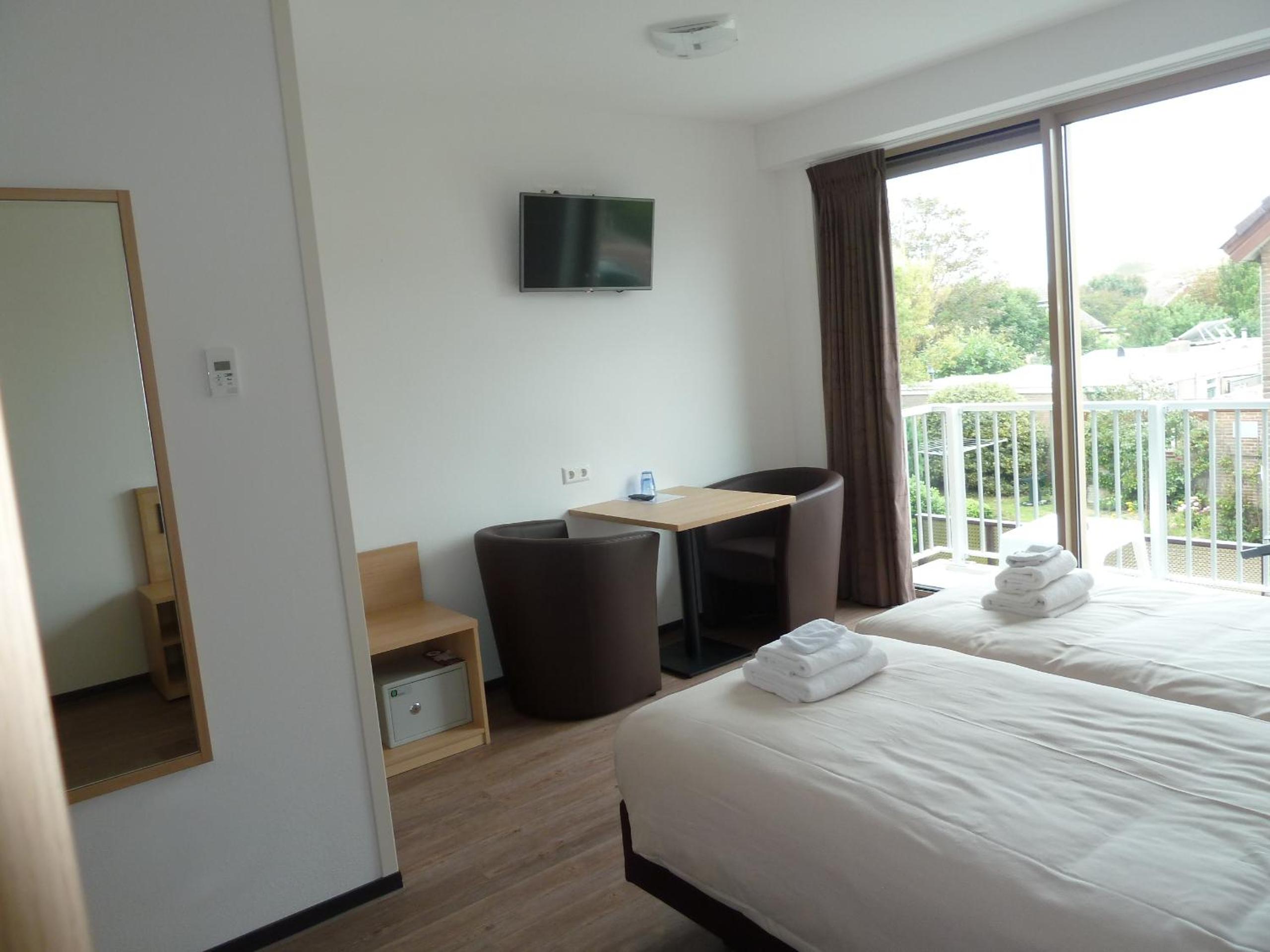 Standard Double Room with Balcony photo 2