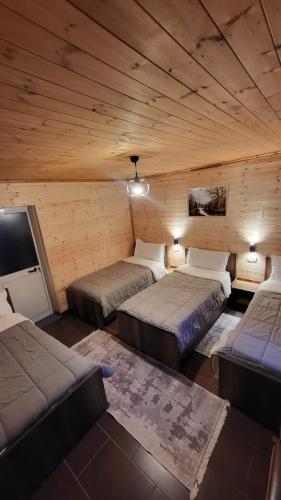 Quadruple Room with Private Bathroom photo 1