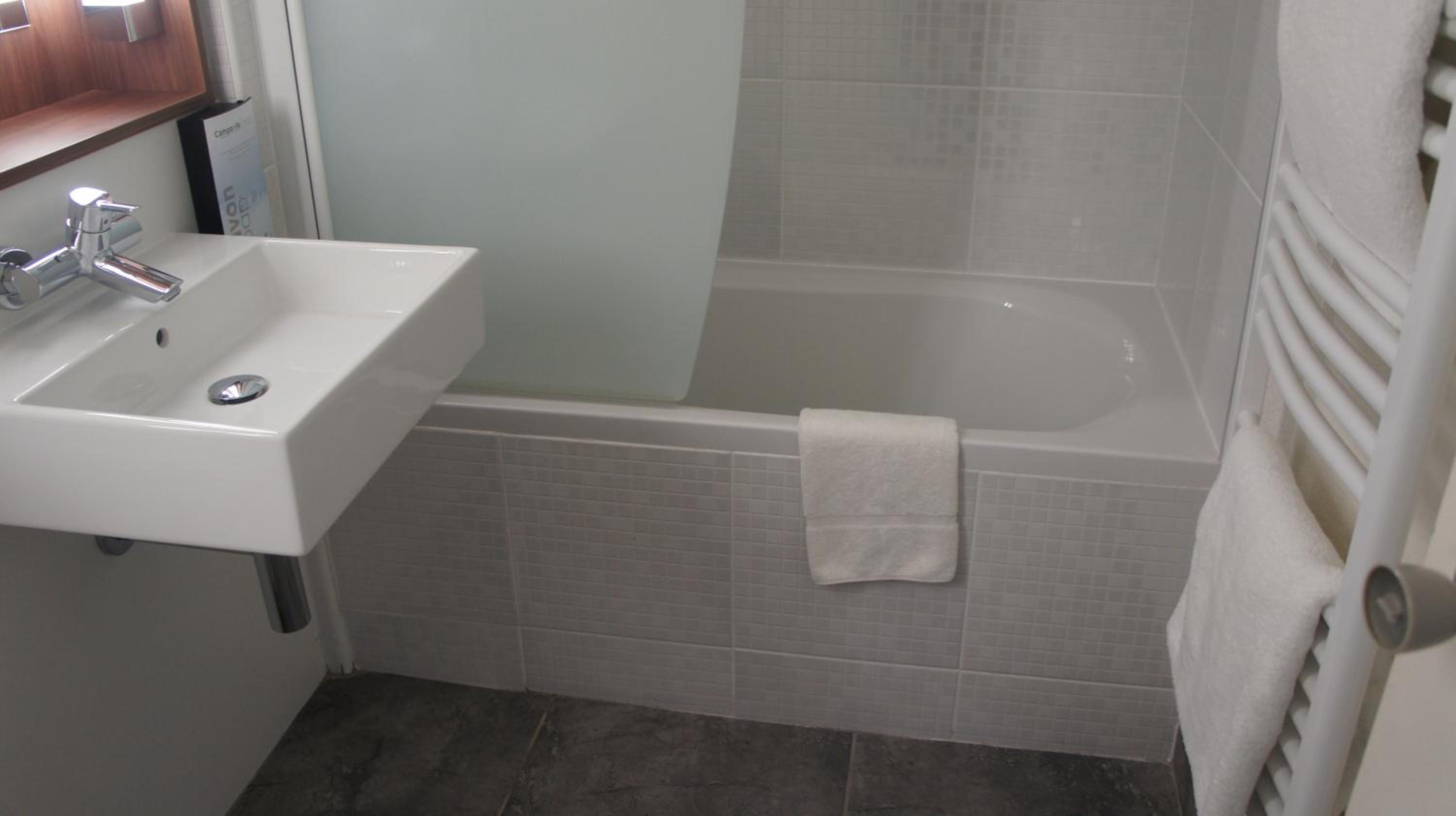 Standard Twin Room - Photo 4
