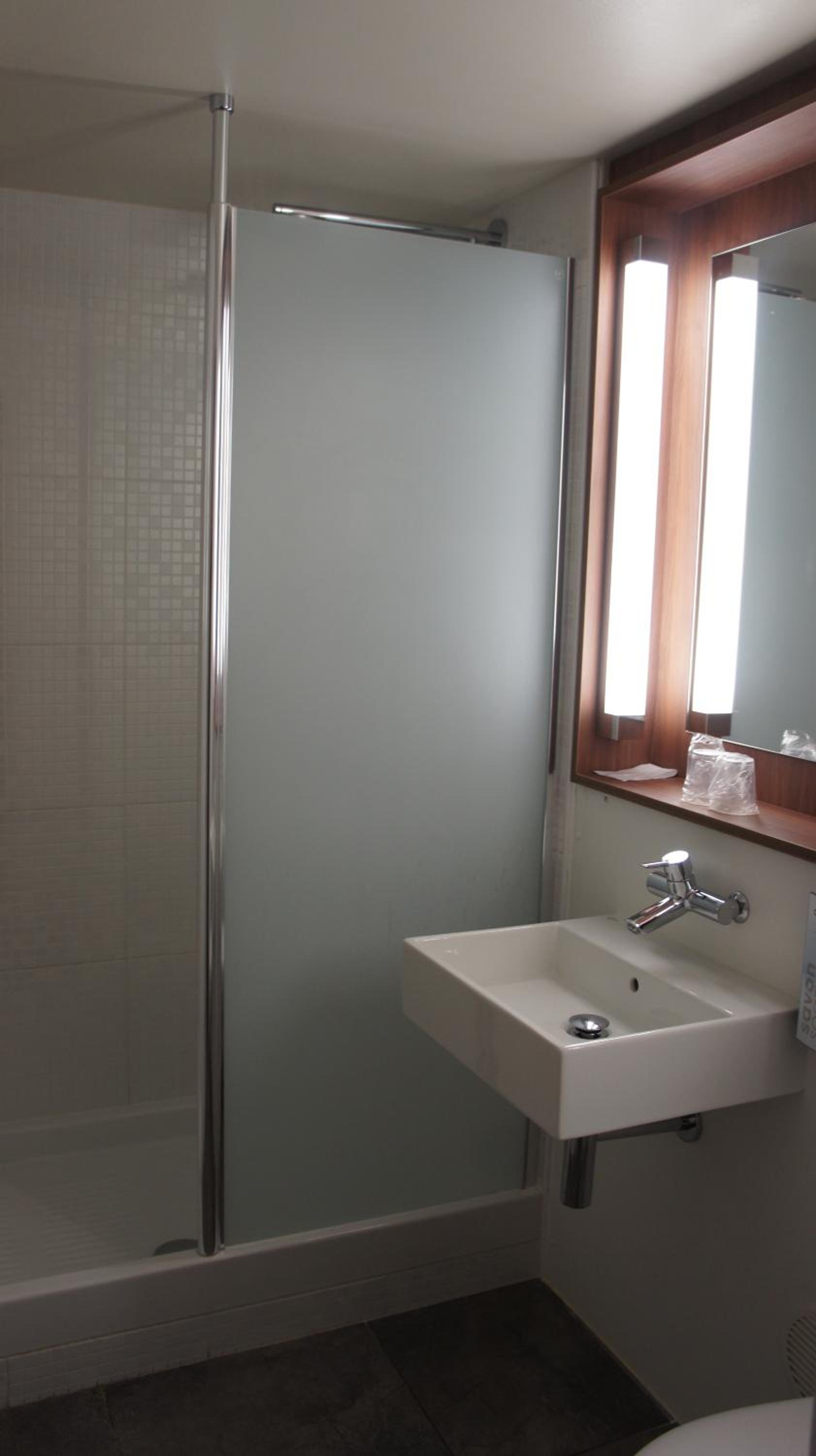 Standard Twin Room - Photo 2