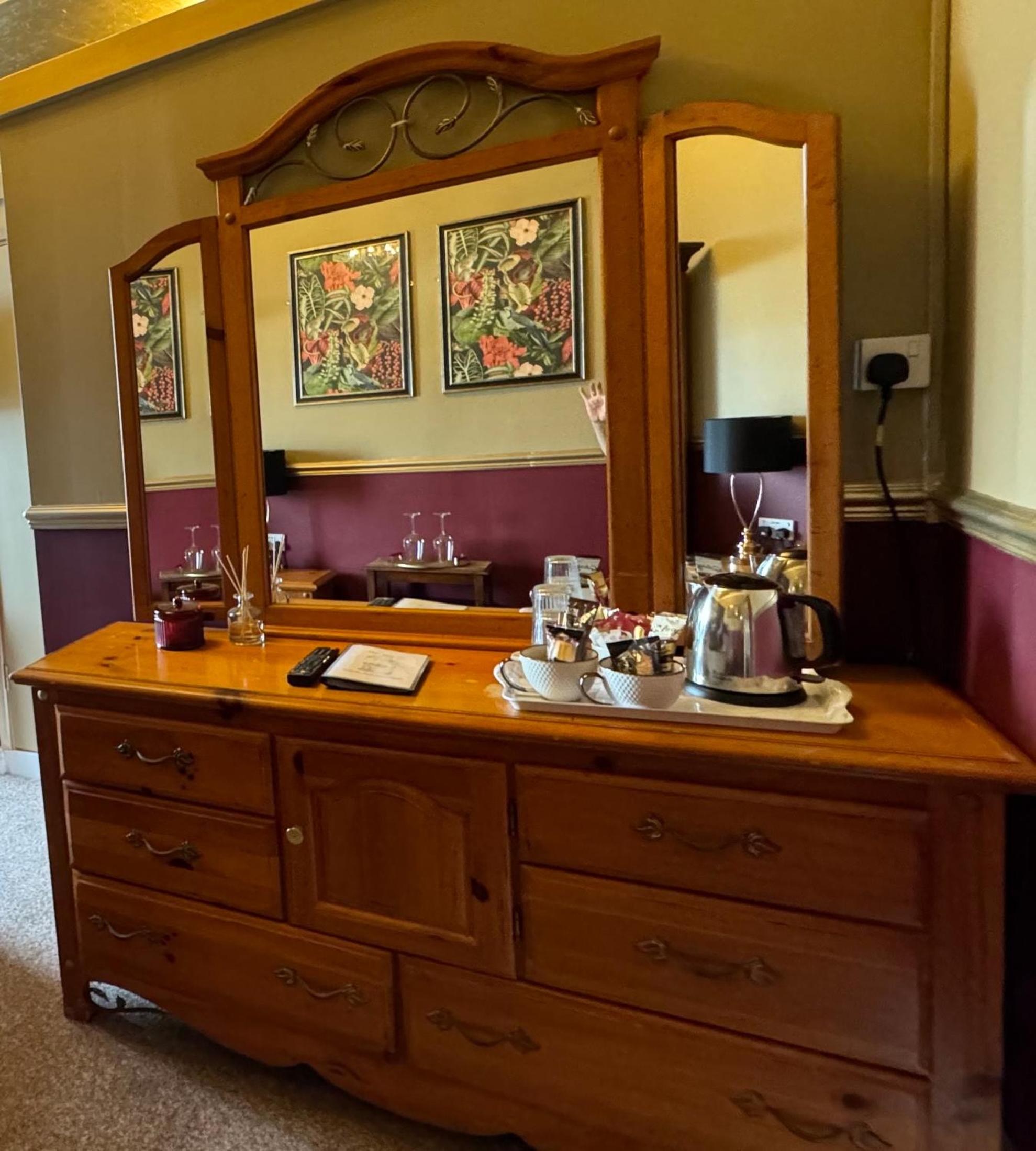 Deluxe King Room photo 2