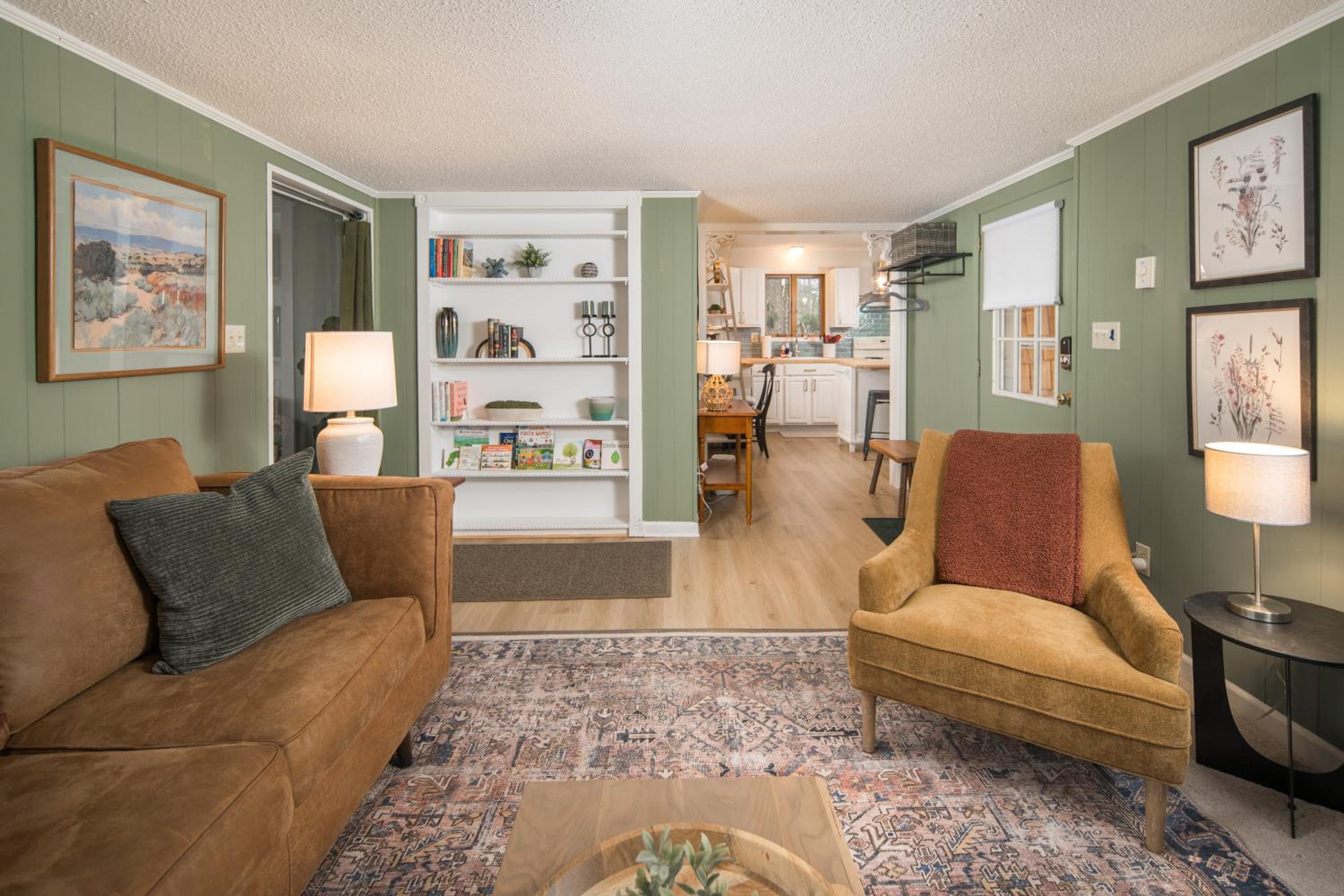 Three-Bedroom House photo 3