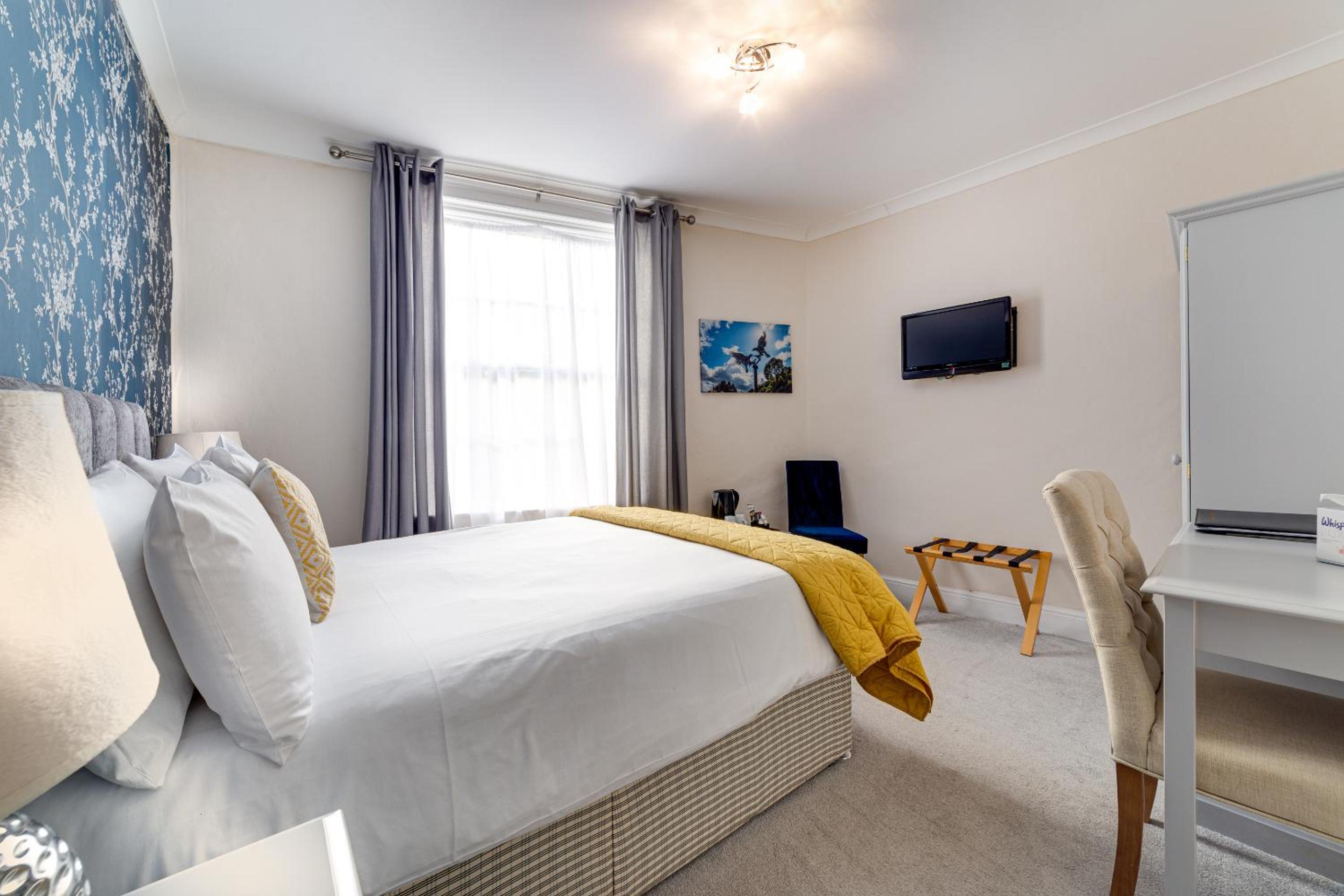 Standard Double Room - Photo 8