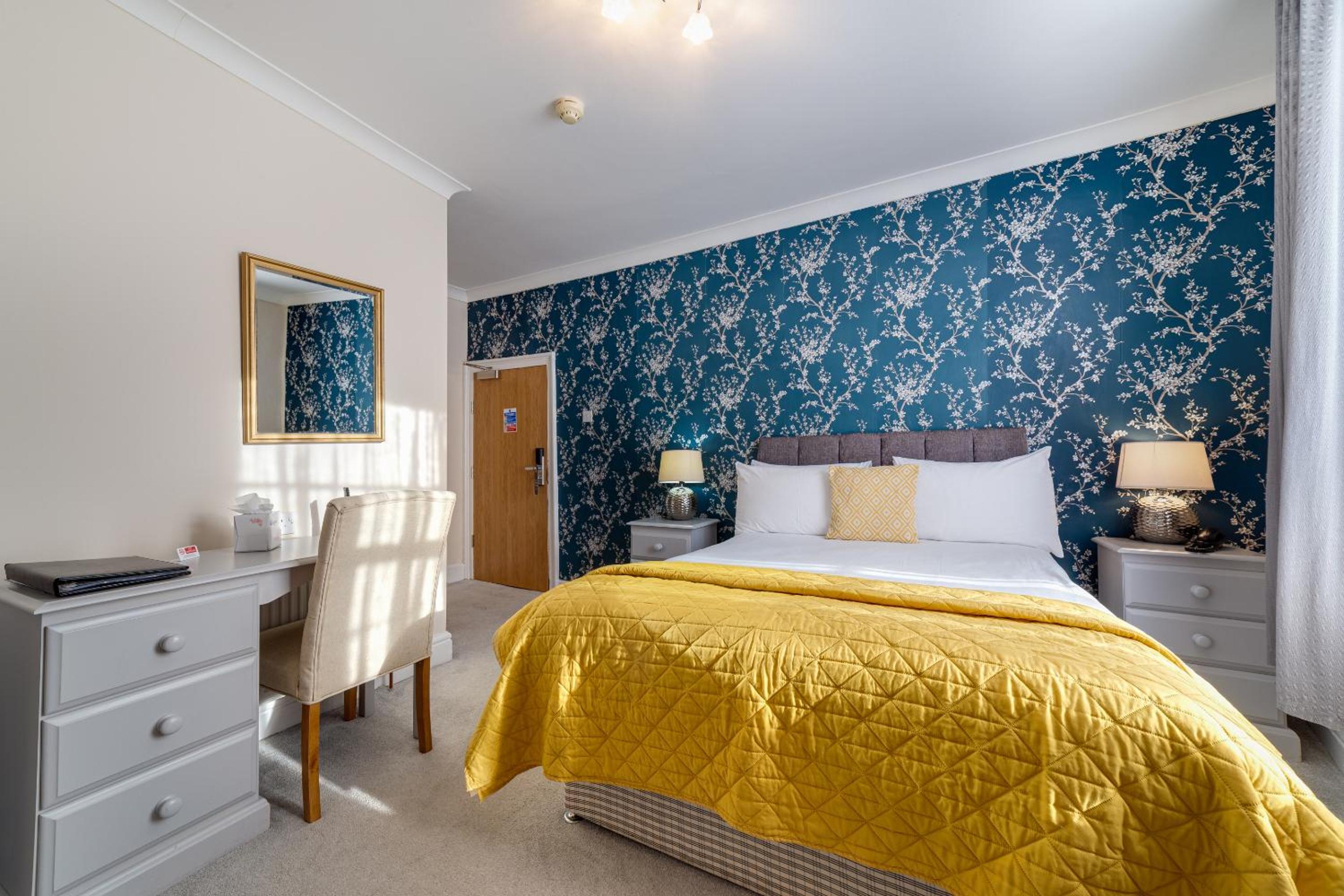Standard Double Room - Photo 9