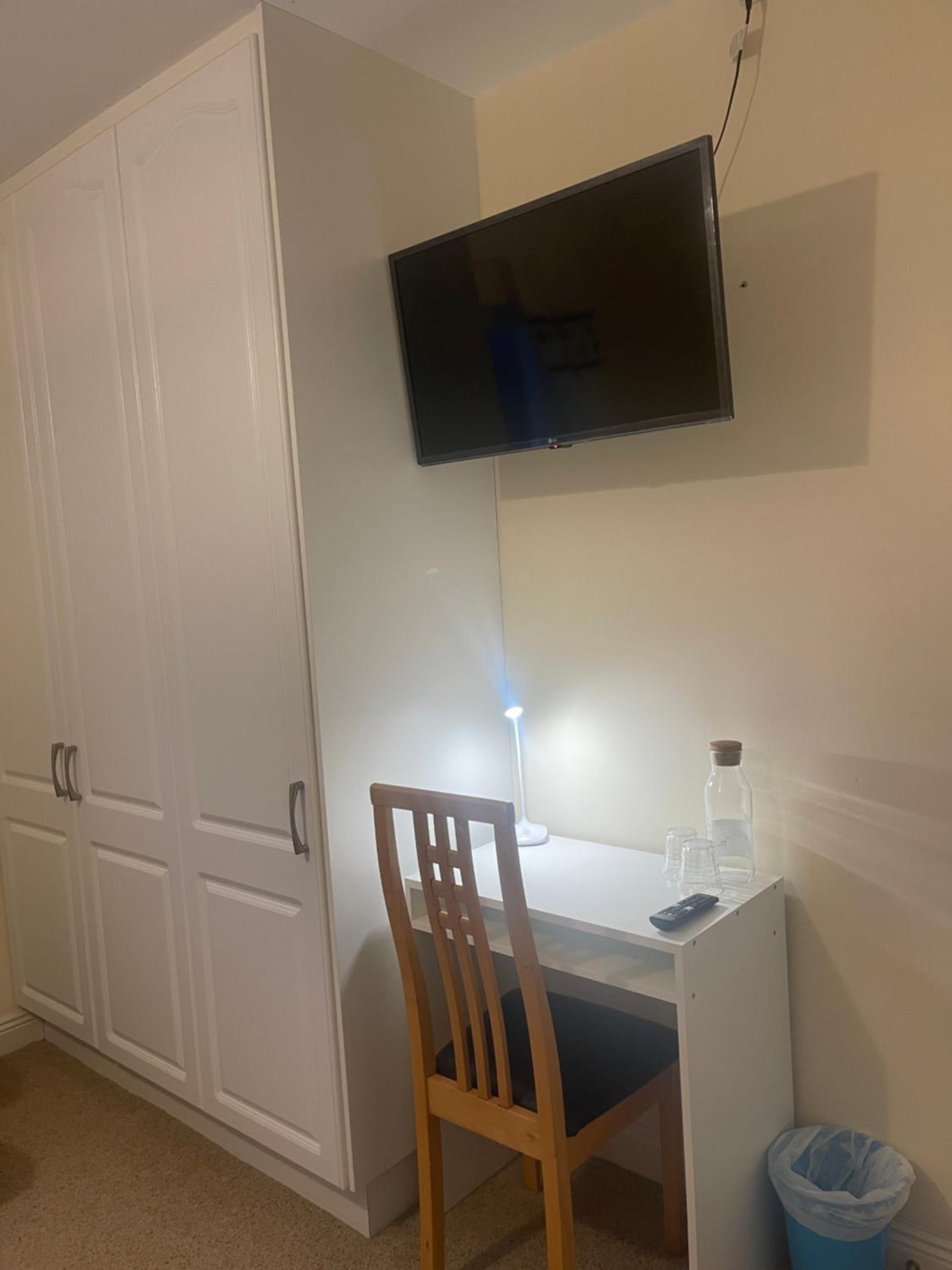 Twin Room with Shared Bathroom photo 2
