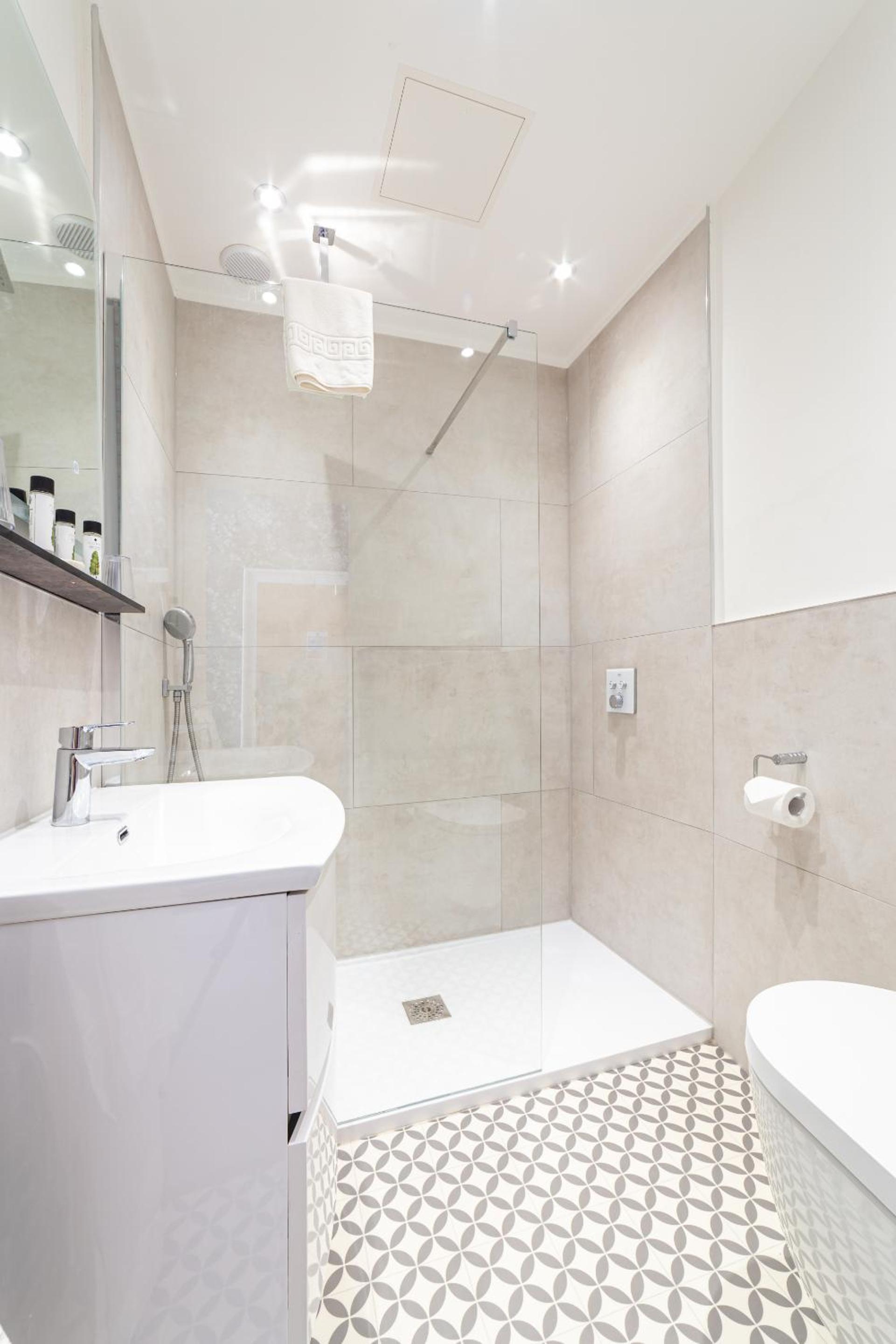 Standard Double Room - Photo 10