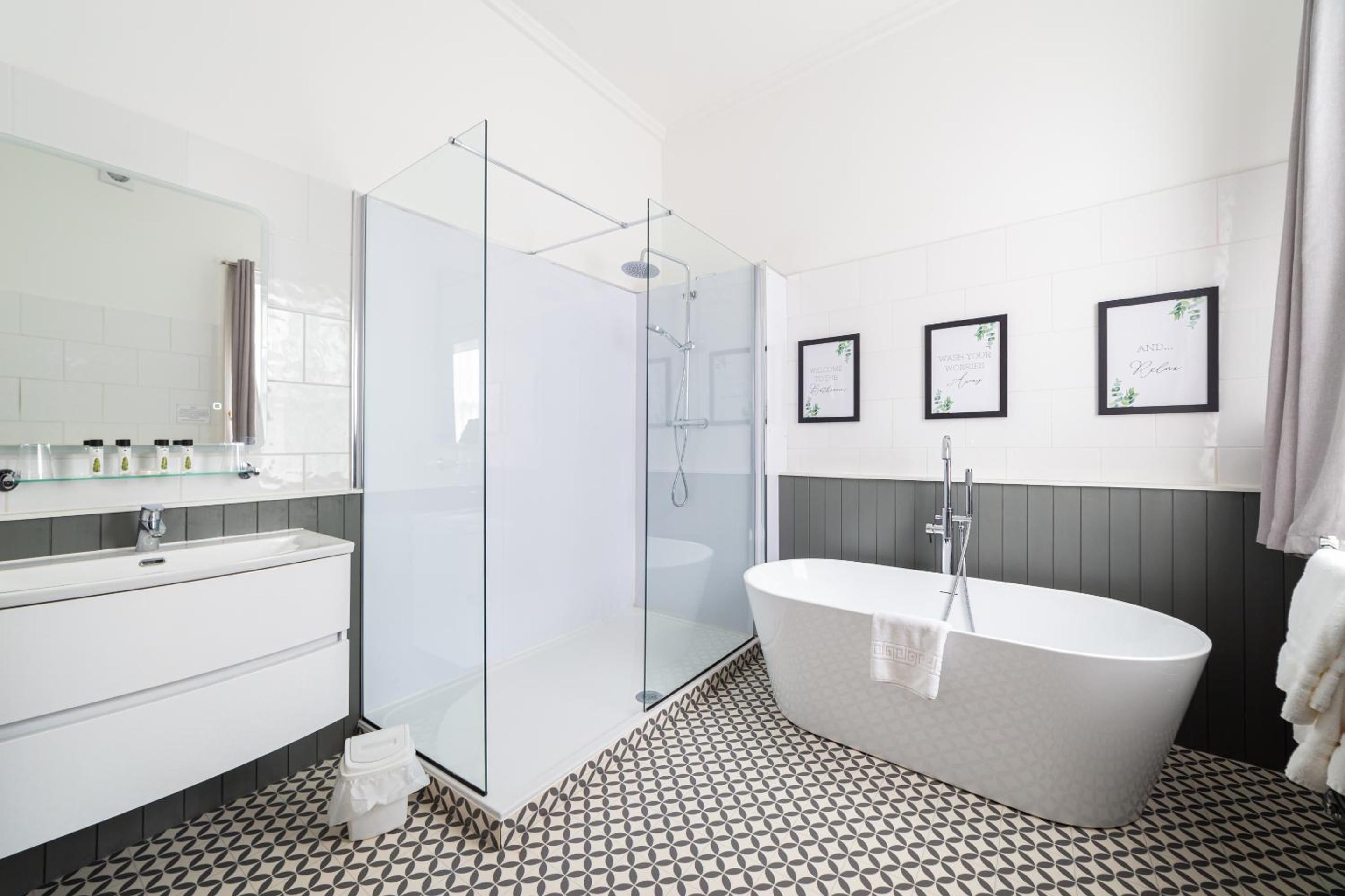 Standard Double Room - Photo 6
